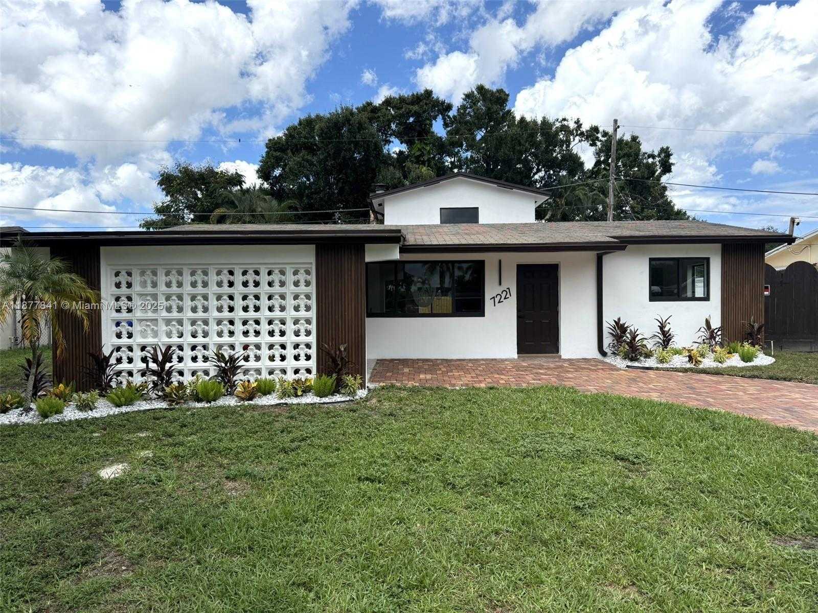 Small Image of 7221 FREEDOM ST, Hollywood Number 2