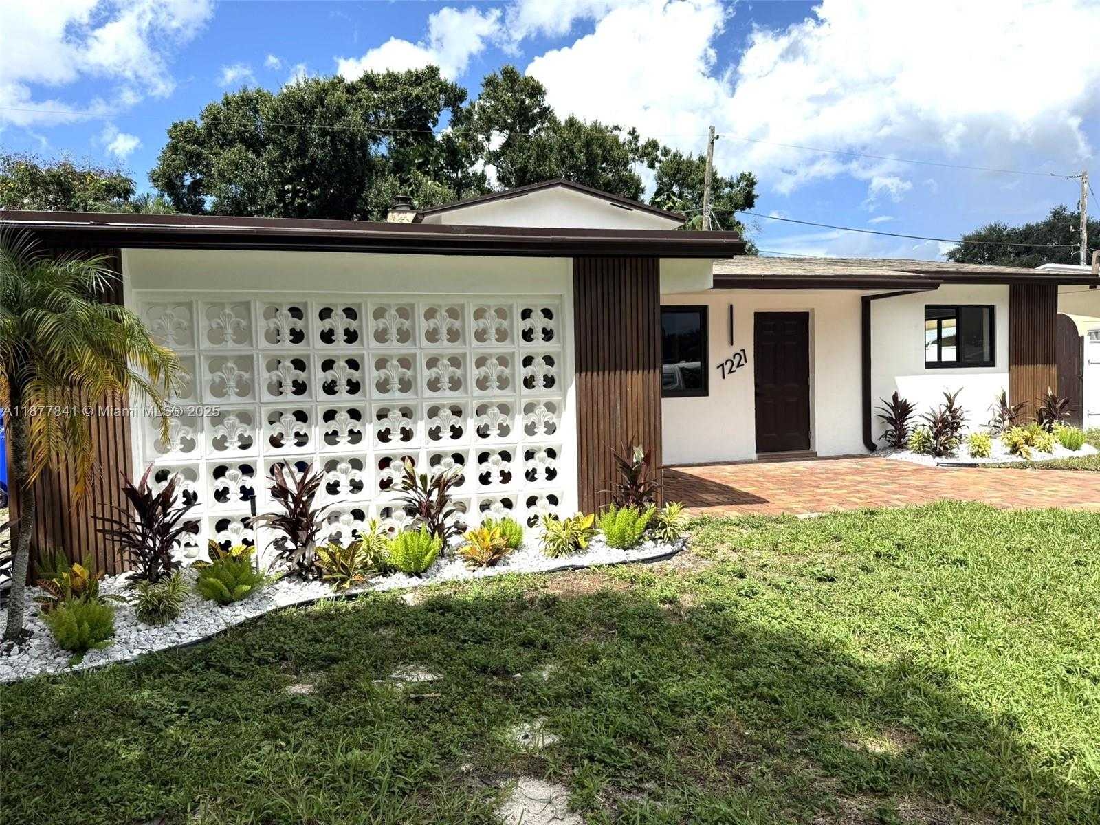 Small Image of 7221 FREEDOM ST, Hollywood Number 3