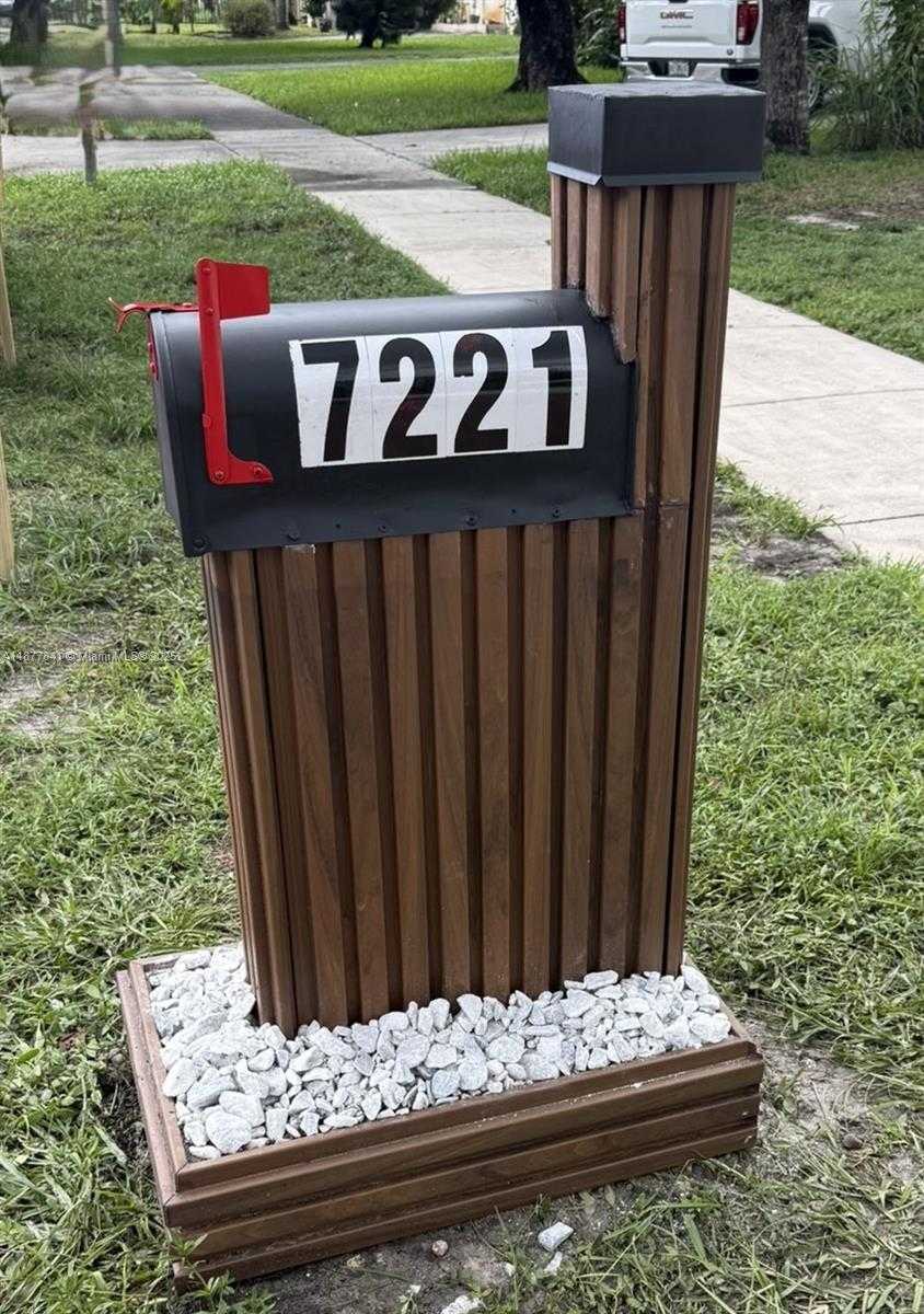 Small Image of 7221 FREEDOM ST, Hollywood Number 31