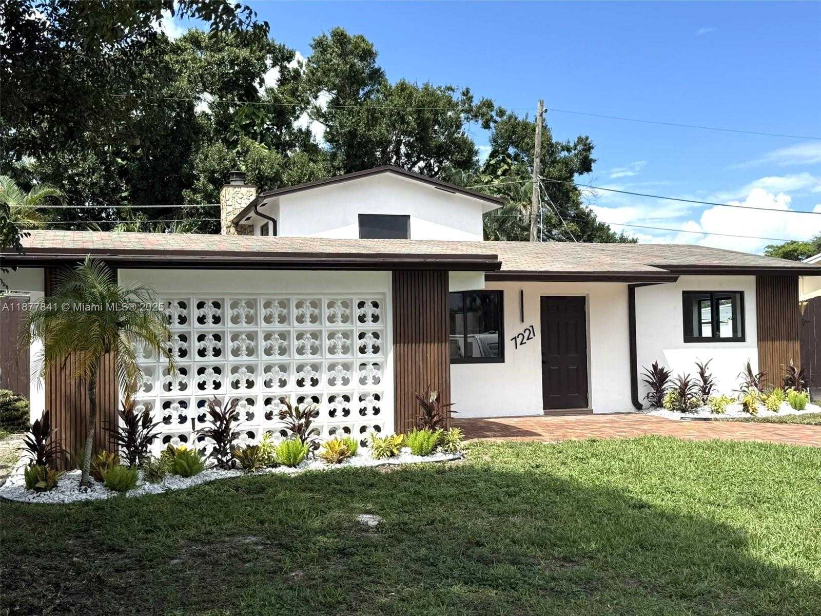Small Image of 7221 FREEDOM ST, Hollywood Number 4