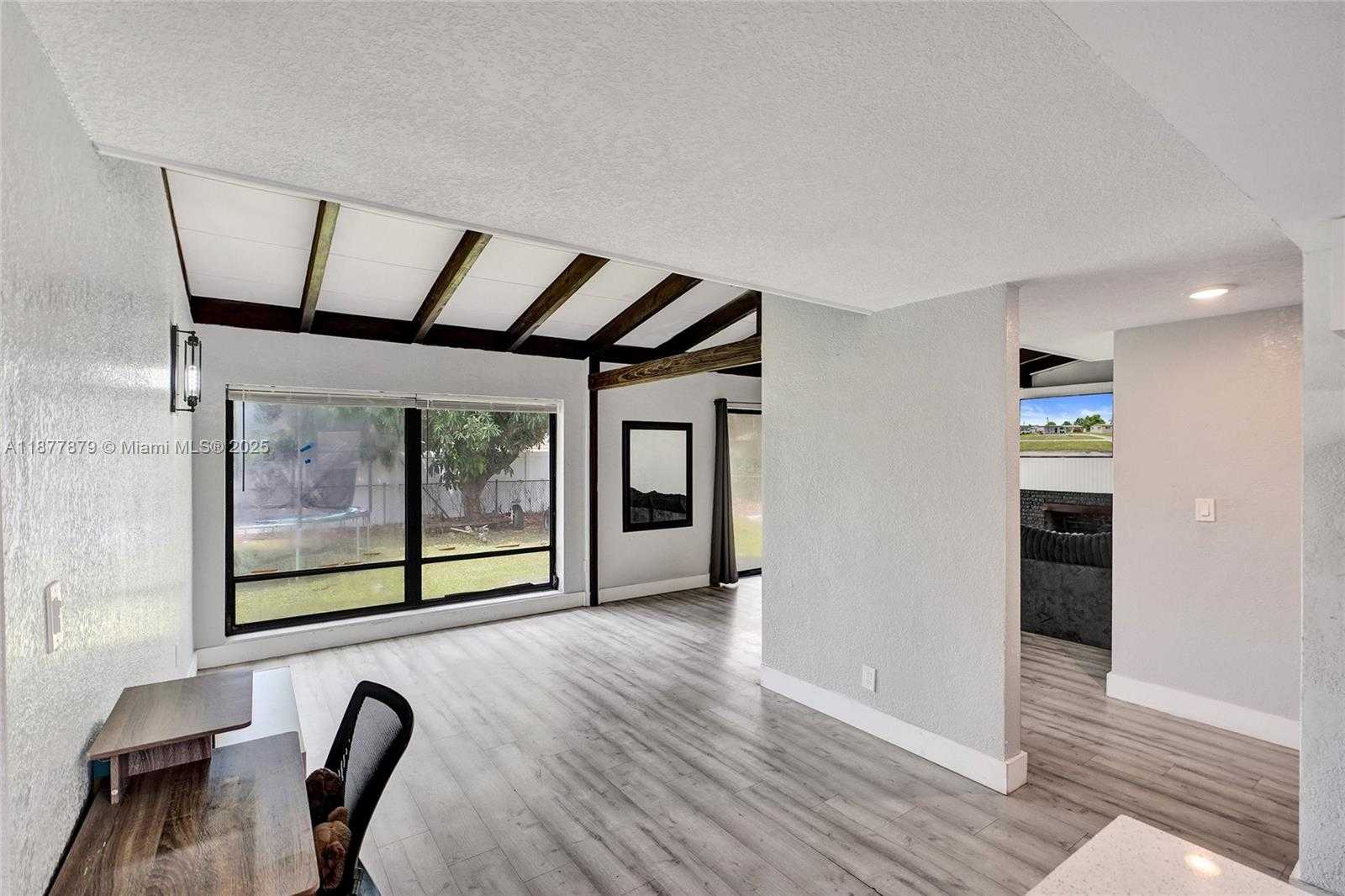 Small Image of 19620 NW 6TH COURT, Miami Gardens Number 10