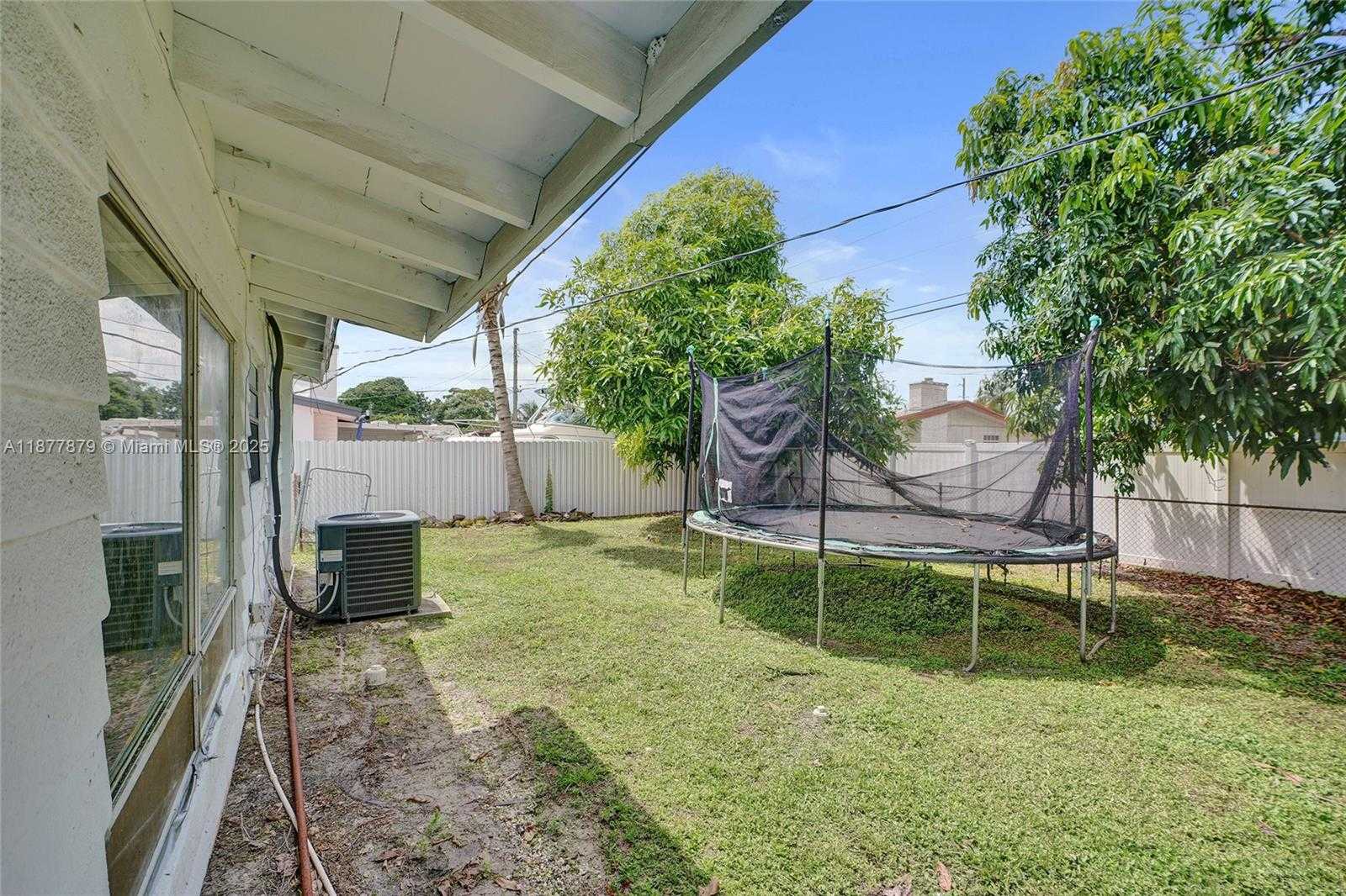 Small Image of 19620 NW 6TH COURT, Miami Gardens Number 22