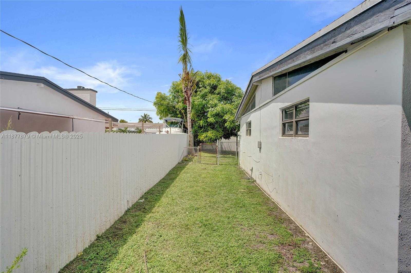 Small Image of 19620 NW 6TH COURT, Miami Gardens Number 26