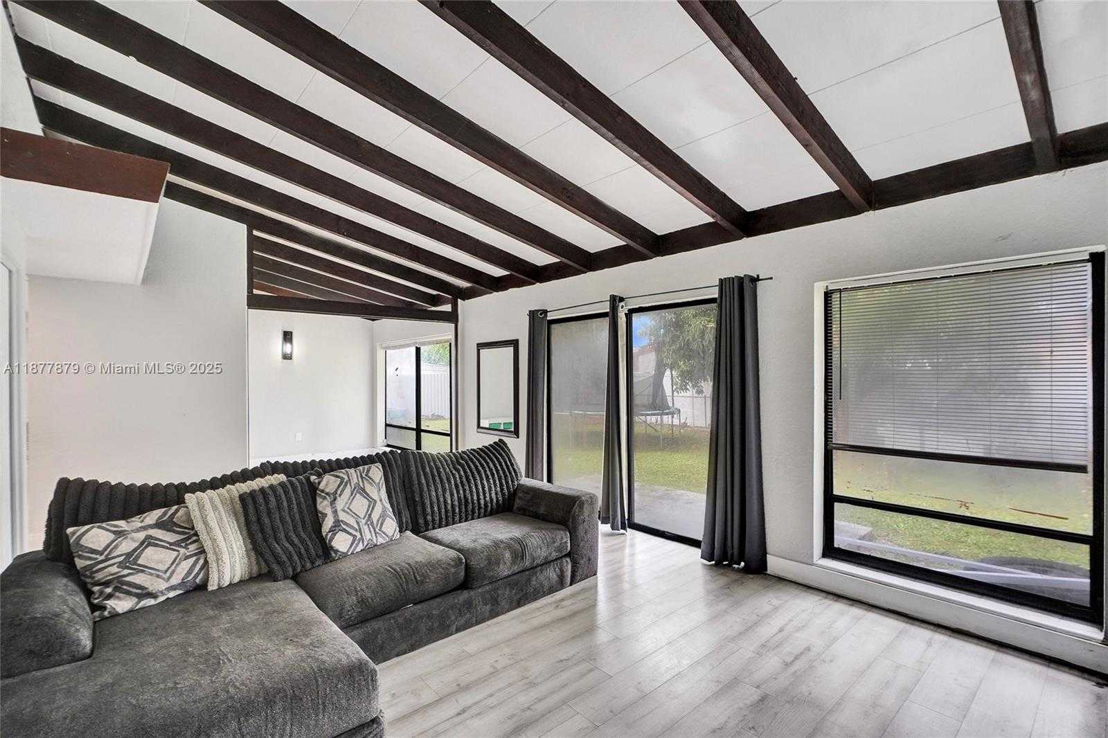 Small Image of 19620 NW 6TH COURT, Miami Gardens Number 3
