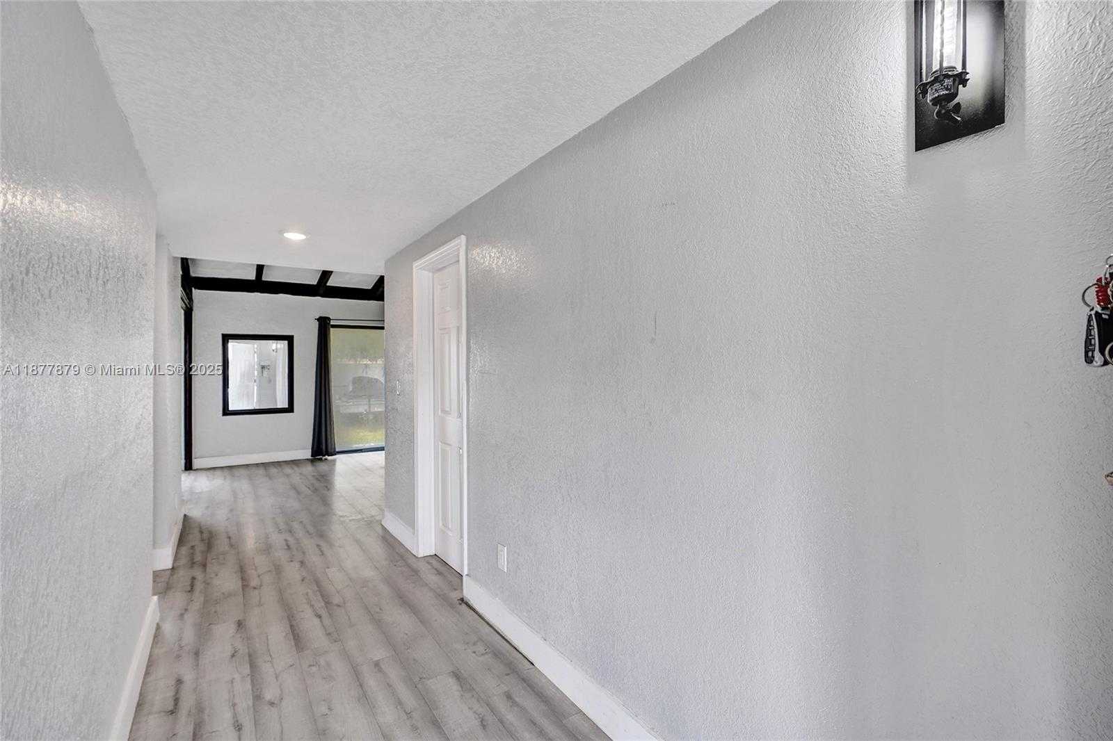 Small Image of 19620 NW 6TH COURT, Miami Gardens Number 6