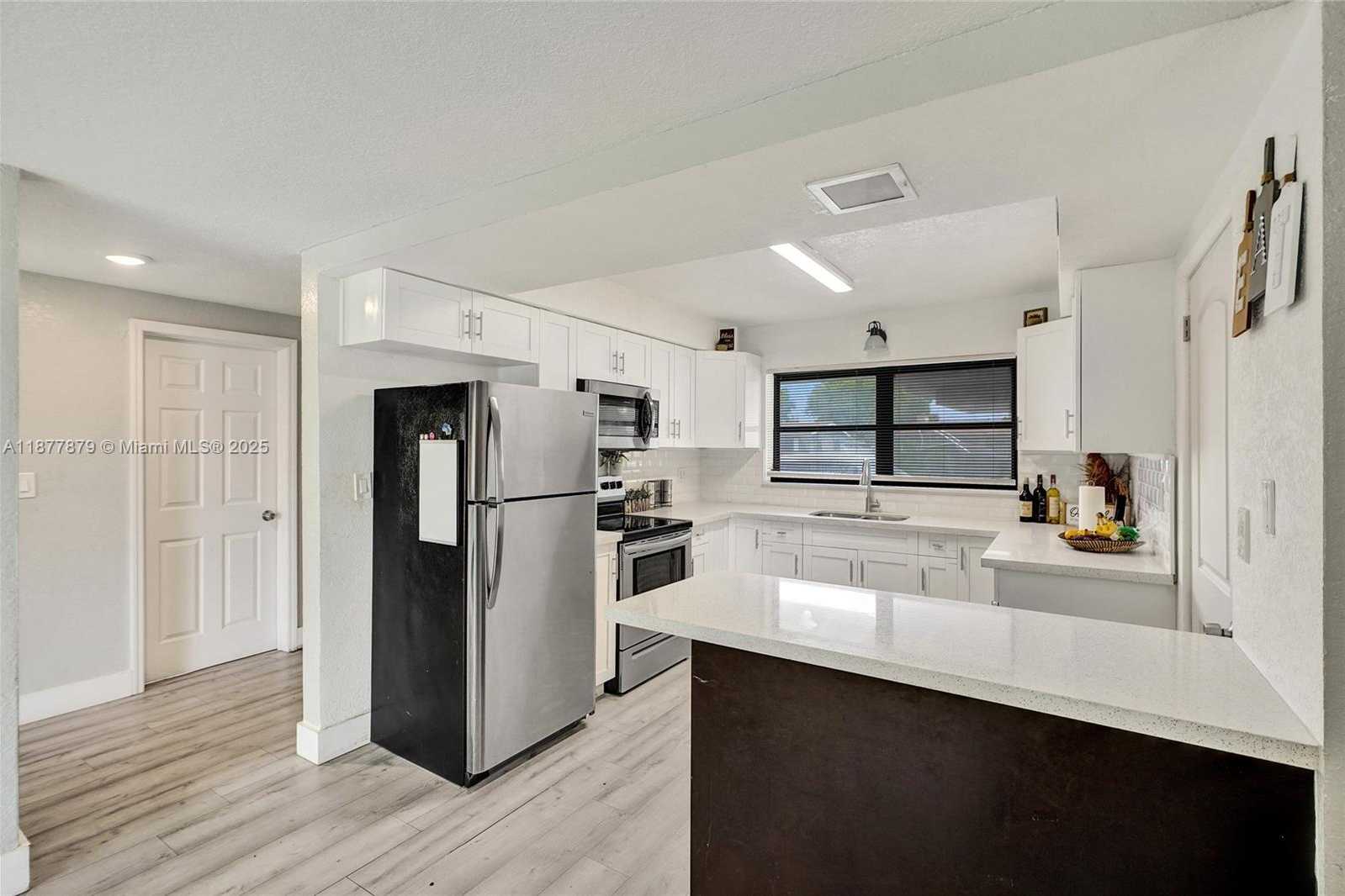 Small Image of 19620 NW 6TH COURT, Miami Gardens Number 8