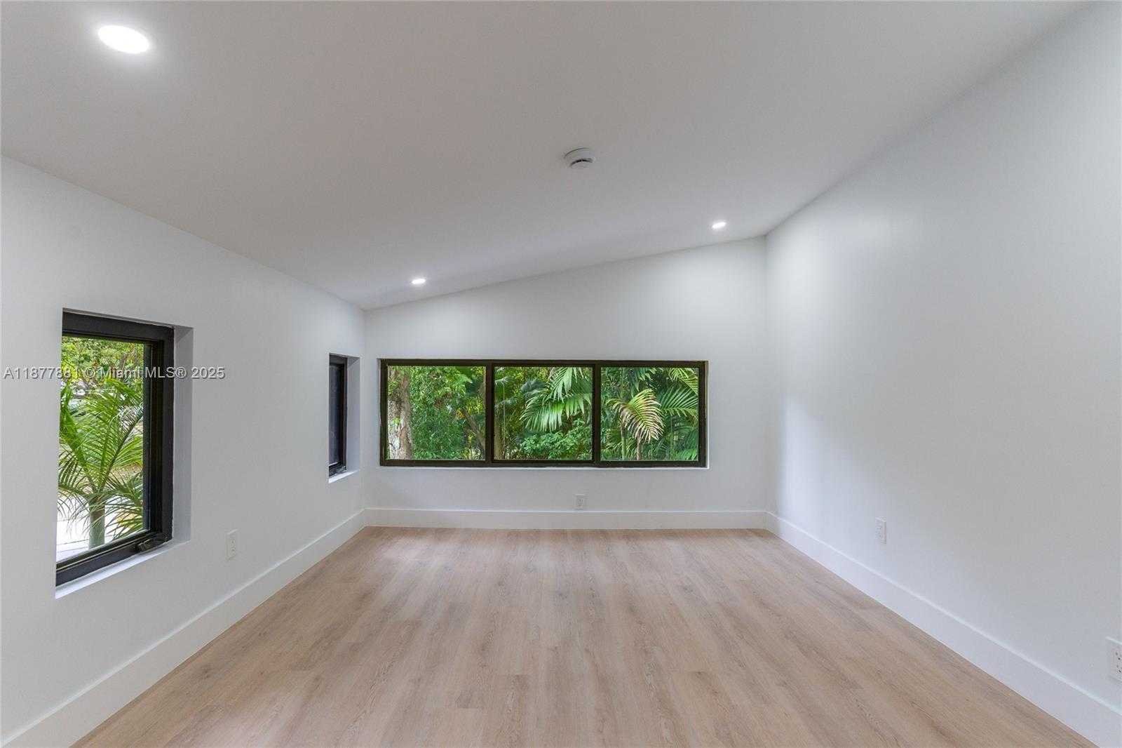 Small Image of 6525 SOUTH WEST 133, Pinecrest Number 96
