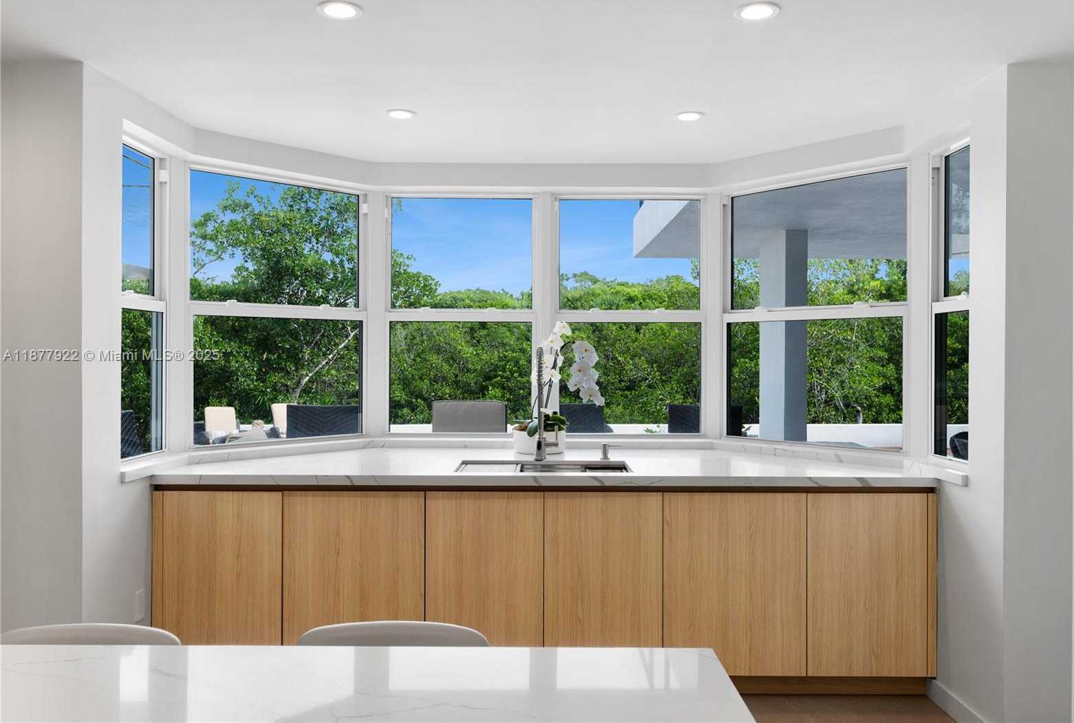 Small Image of 325 CAMPANA AVE, Coral Gables Number 14