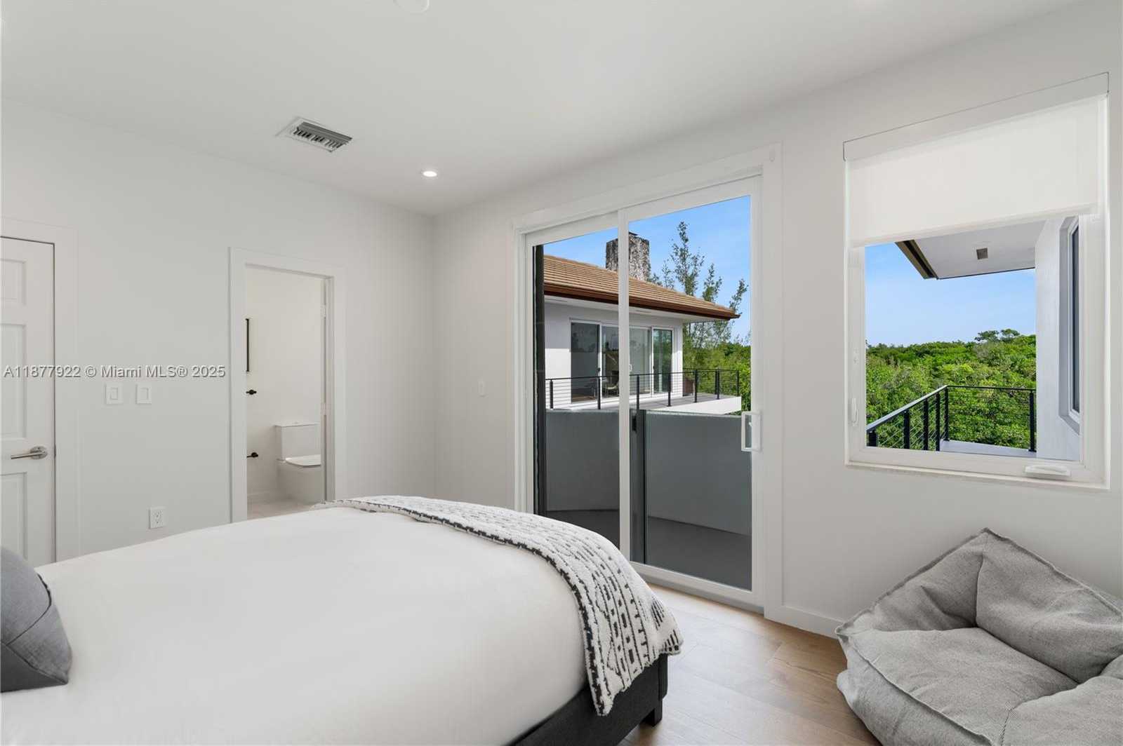 Small Image of 325 CAMPANA AVE, Coral Gables Number 29