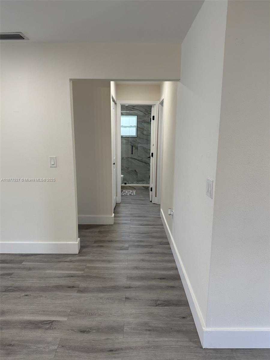 Small Image of 3985 PROCTOR RD, Sarasota Number 10