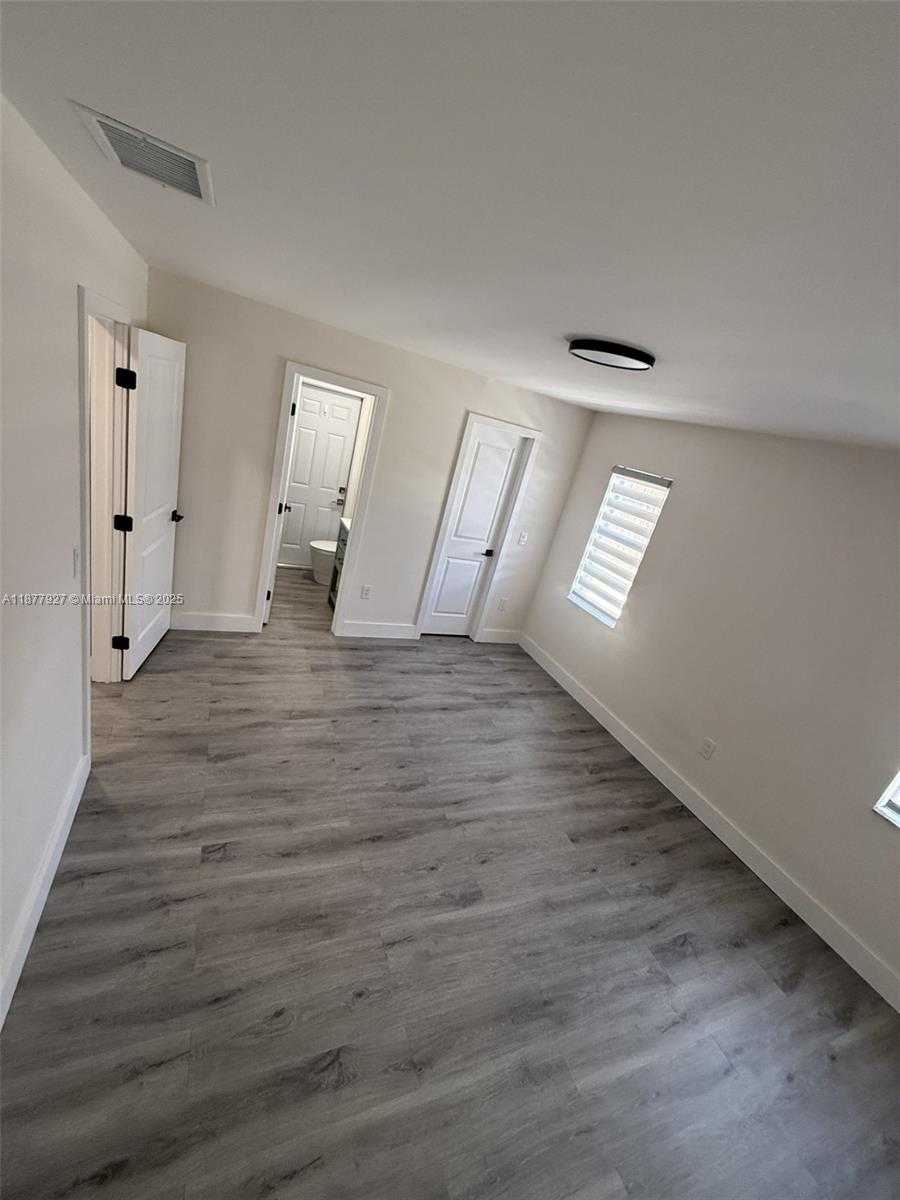 Small Image of 3985 PROCTOR RD, Sarasota Number 15