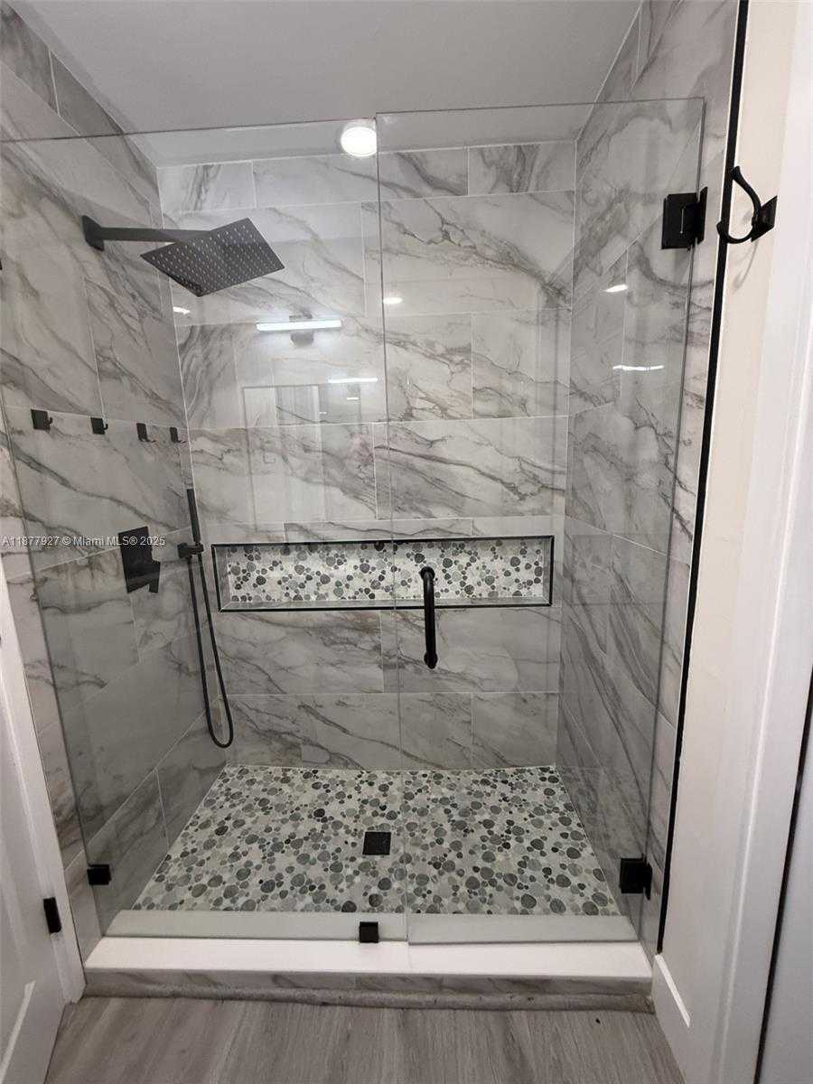 Small Image of 3985 PROCTOR RD, Sarasota Number 17
