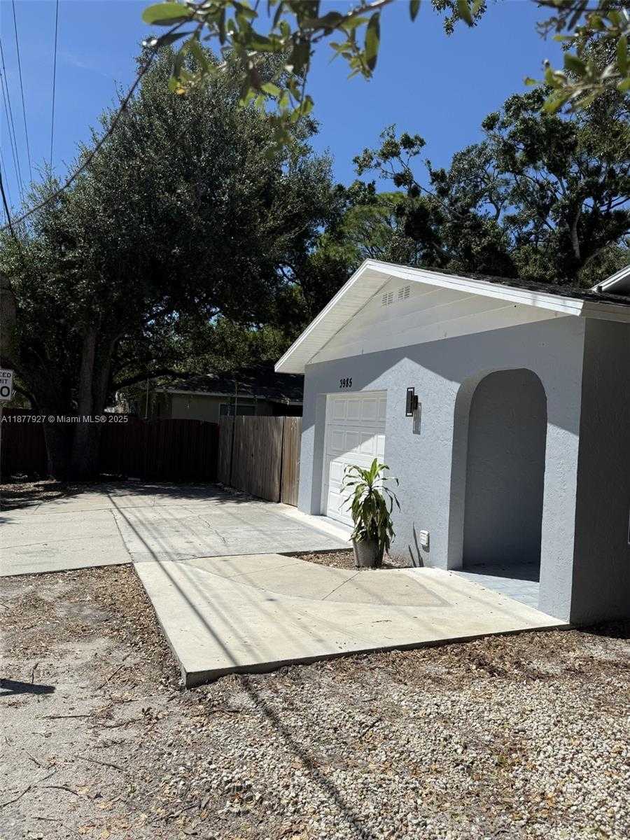 Small Image of 3985 PROCTOR RD, Sarasota Number 2