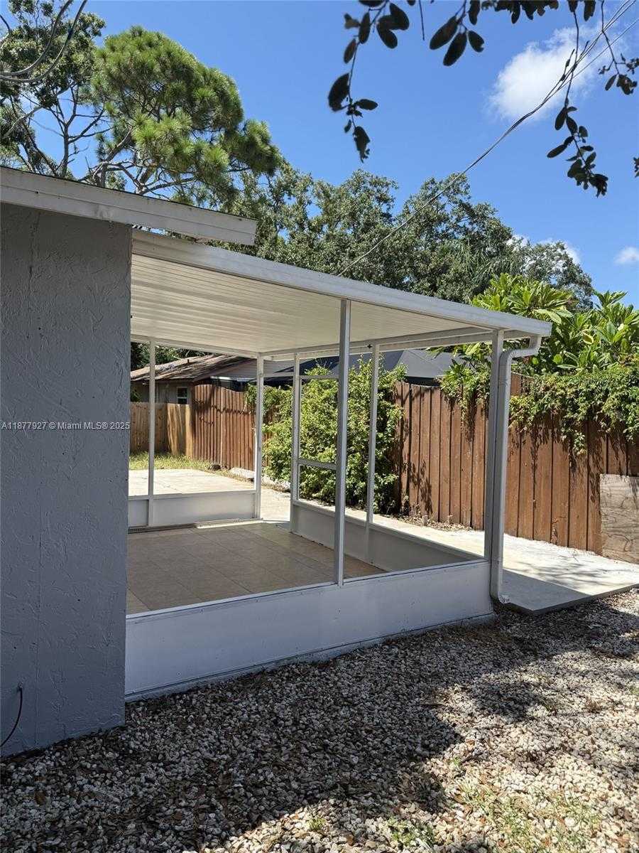 Small Image of 3985 PROCTOR RD, Sarasota Number 26