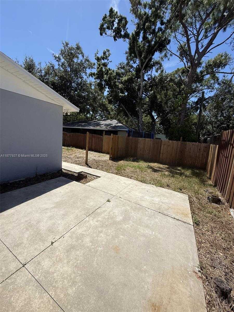 Small Image of 3985 PROCTOR RD, Sarasota Number 28