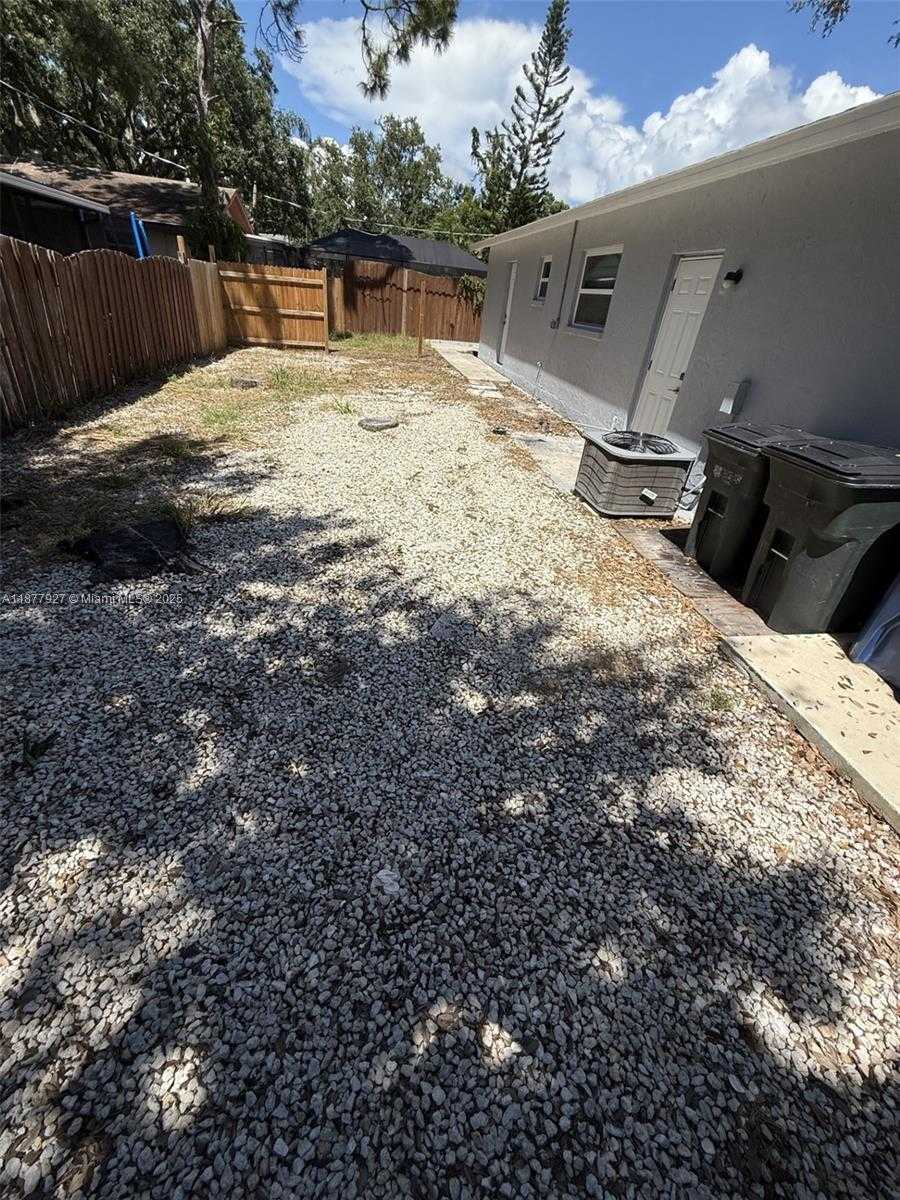 Small Image of 3985 PROCTOR RD, Sarasota Number 29