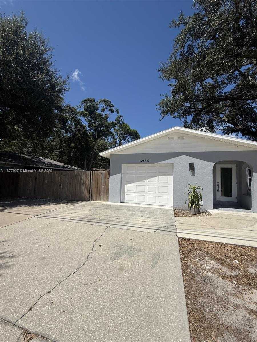 Small Image of 3985 PROCTOR RD, Sarasota Number 3