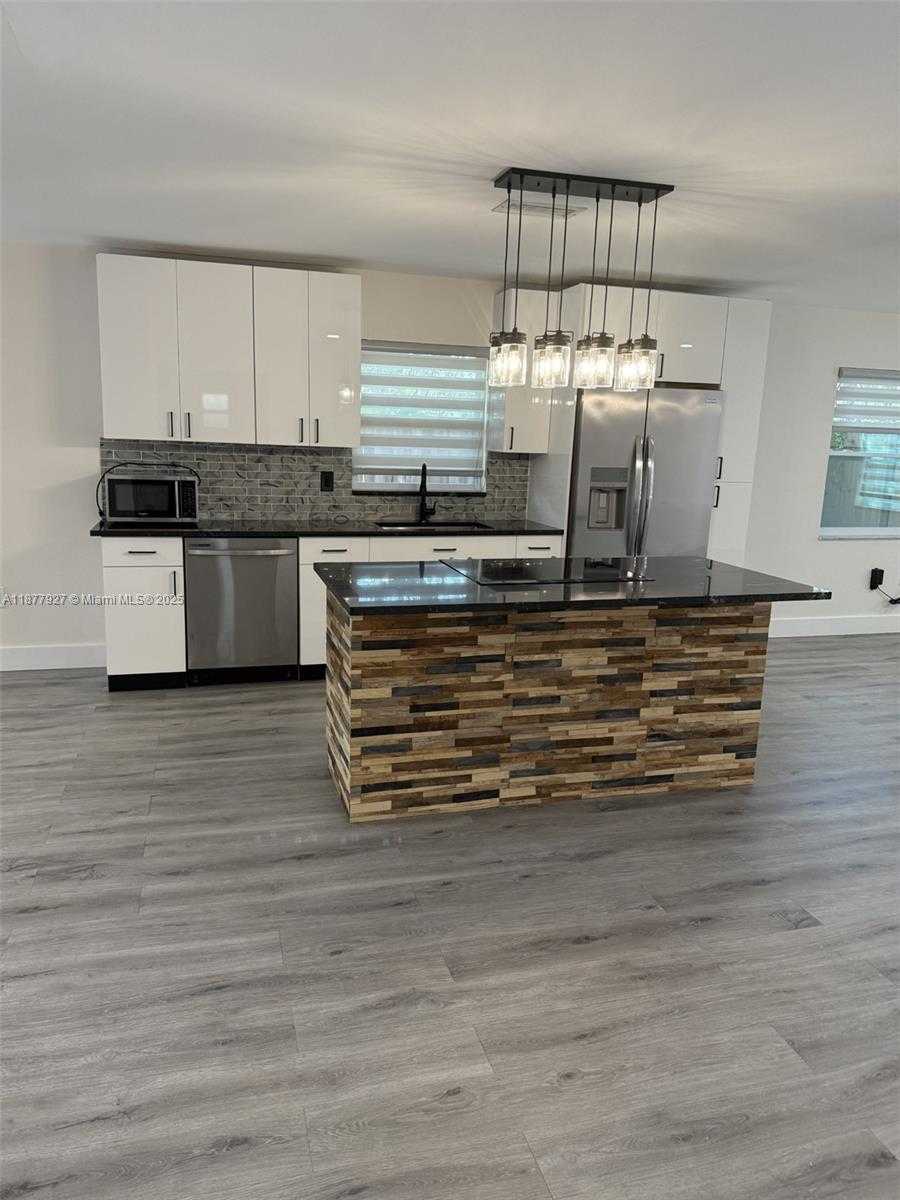 Small Image of 3985 PROCTOR RD, Sarasota Number 6