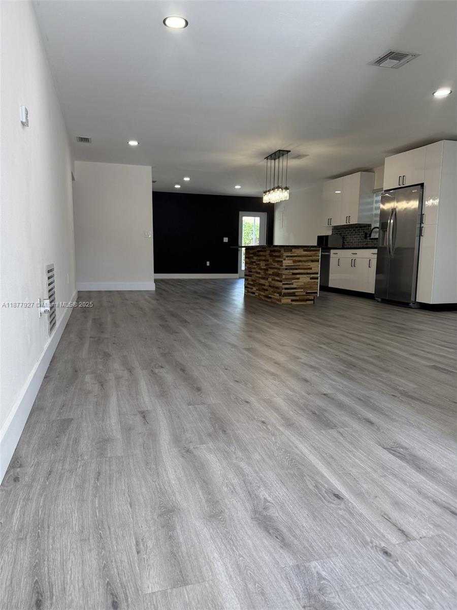 Small Image of 3985 PROCTOR RD, Sarasota Number 9