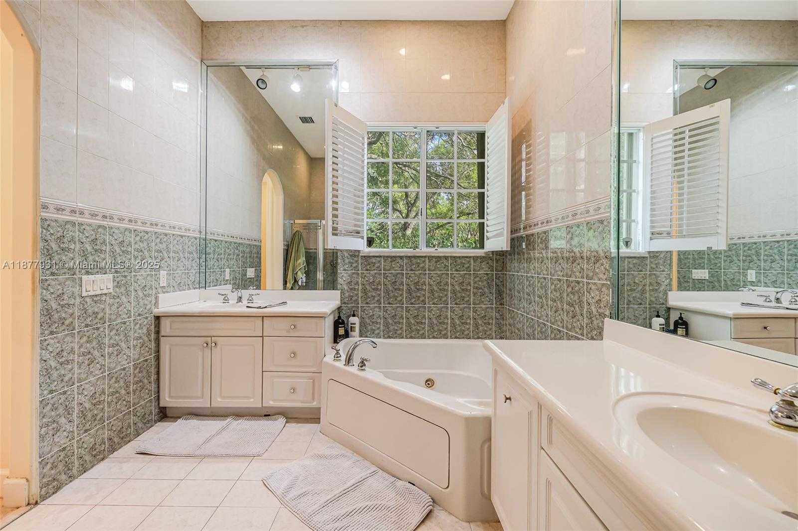 Small Image of 16002 SOUTH WEST 84TH CT, Palmetto Bay Number 26