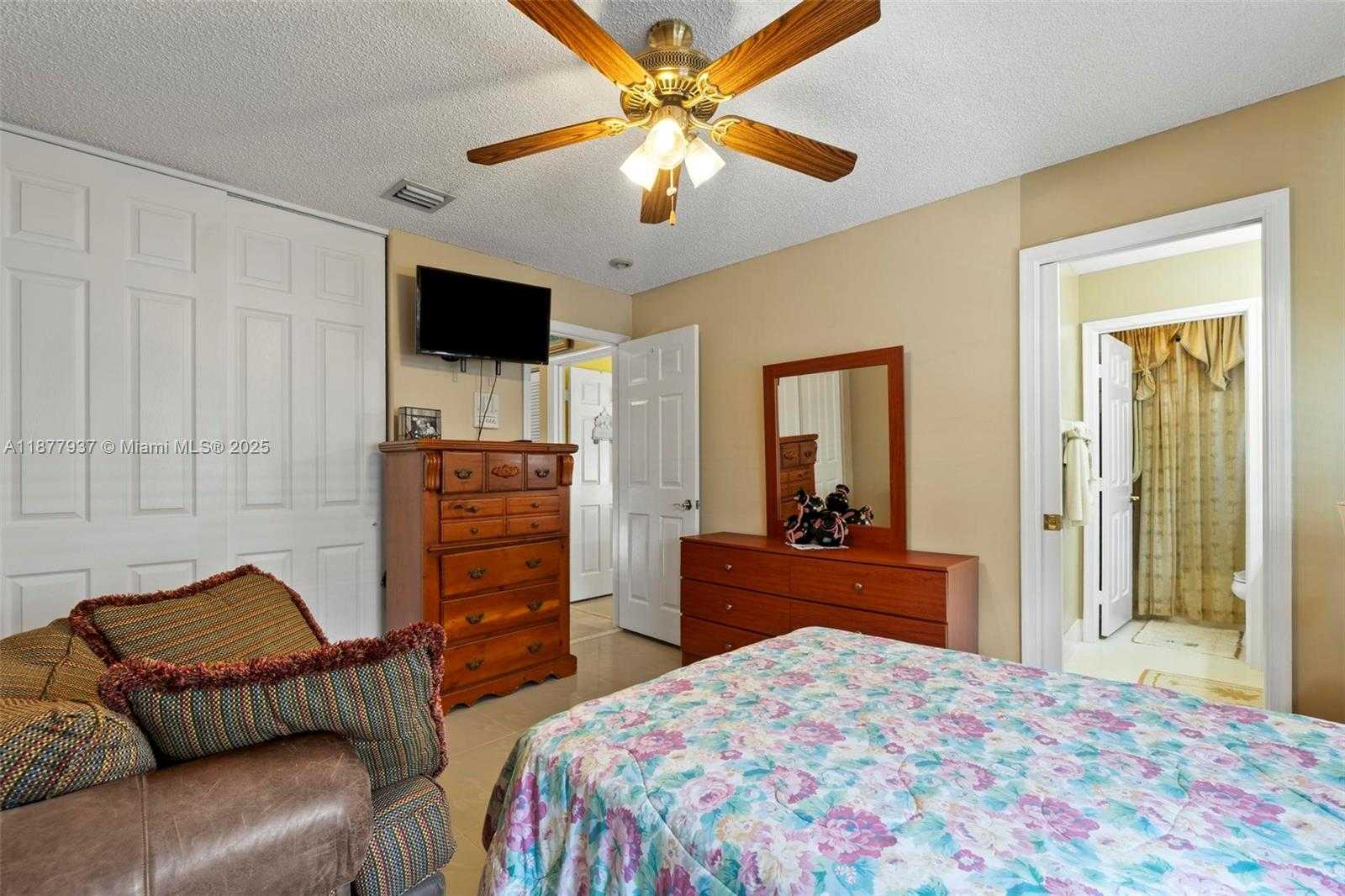 Small Image of 4957 SOUTH WEST 162ND AVE, Miramar Number 43