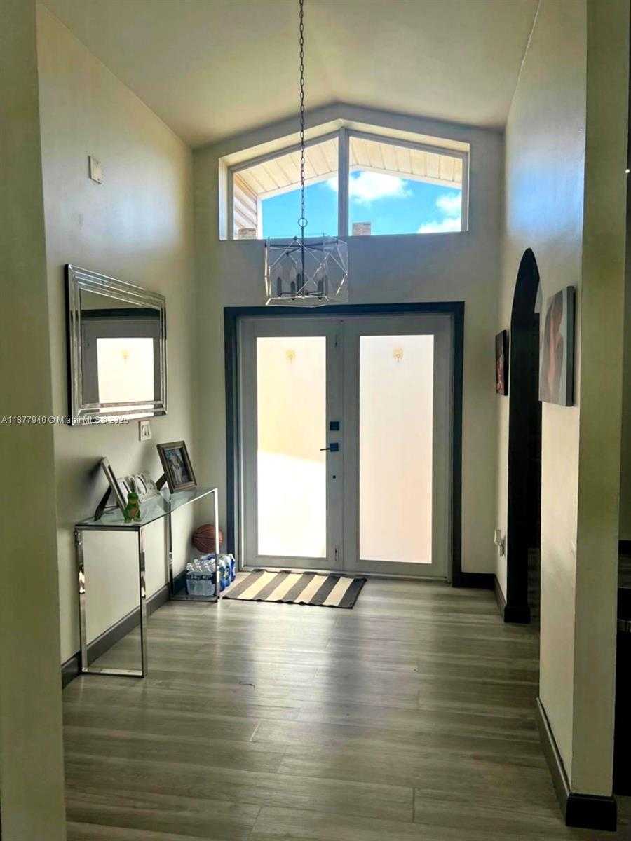 Small Image of 3650 MARLBERRY LN, Miramar Number 4
