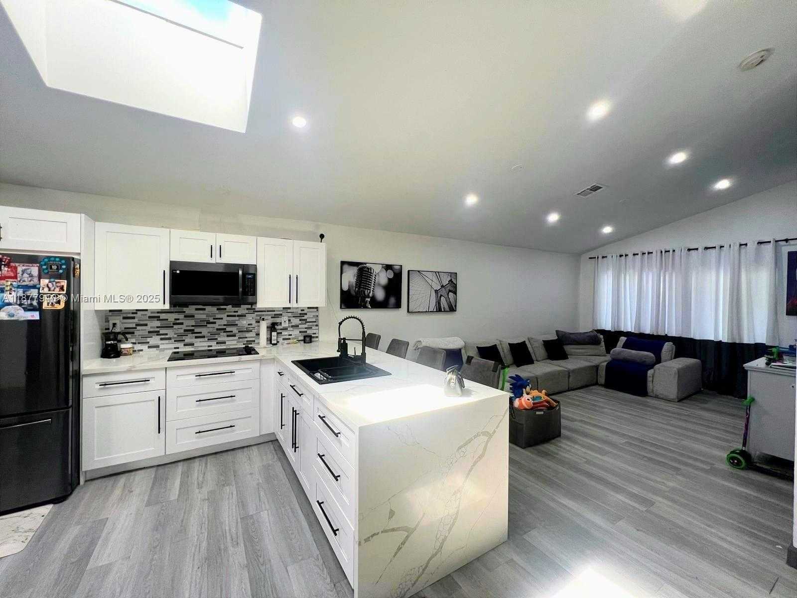 Small Image of 3650 MARLBERRY LN, Miramar Number 5