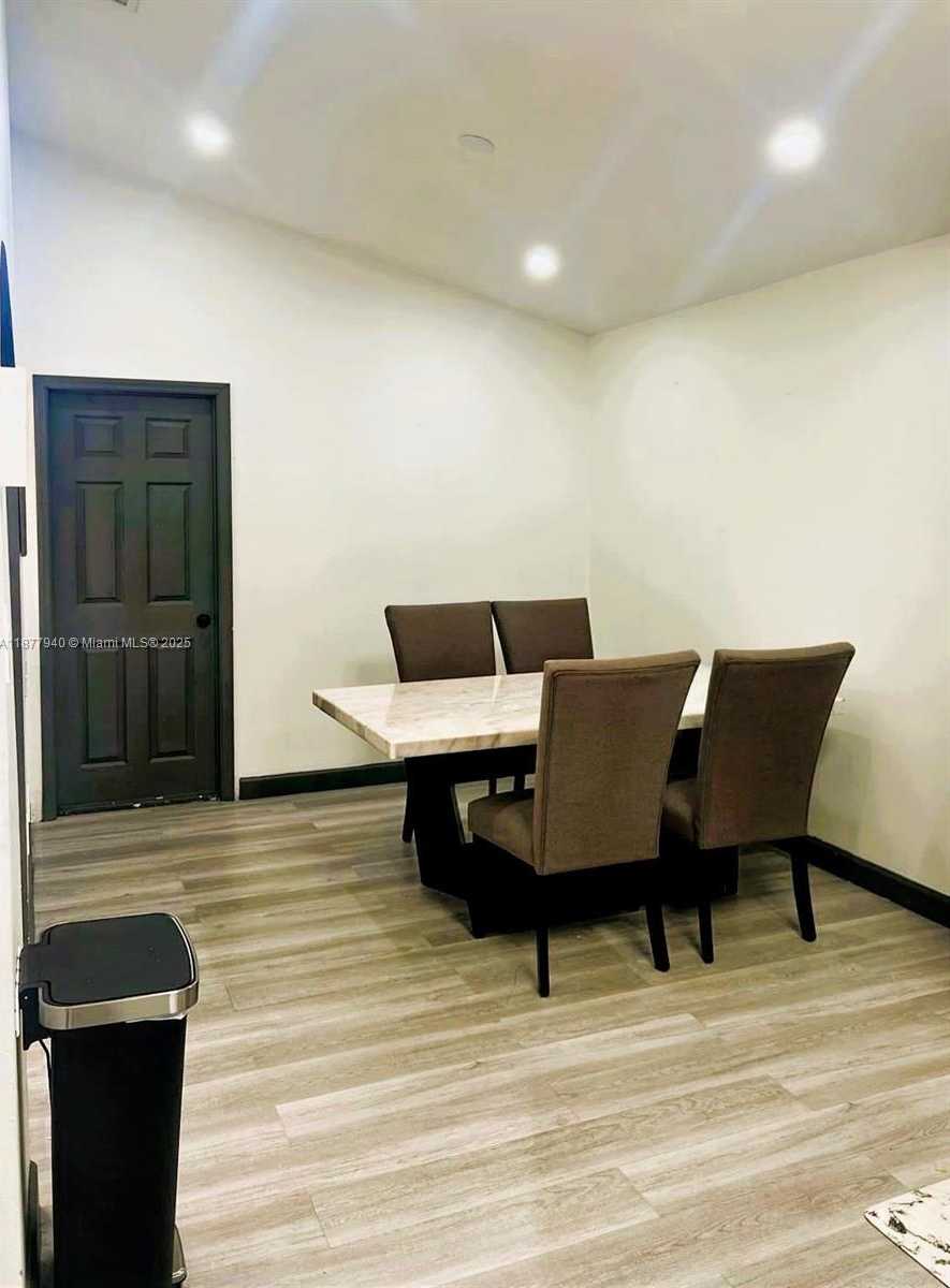 Small Image of 3650 MARLBERRY LN, Miramar Number 7