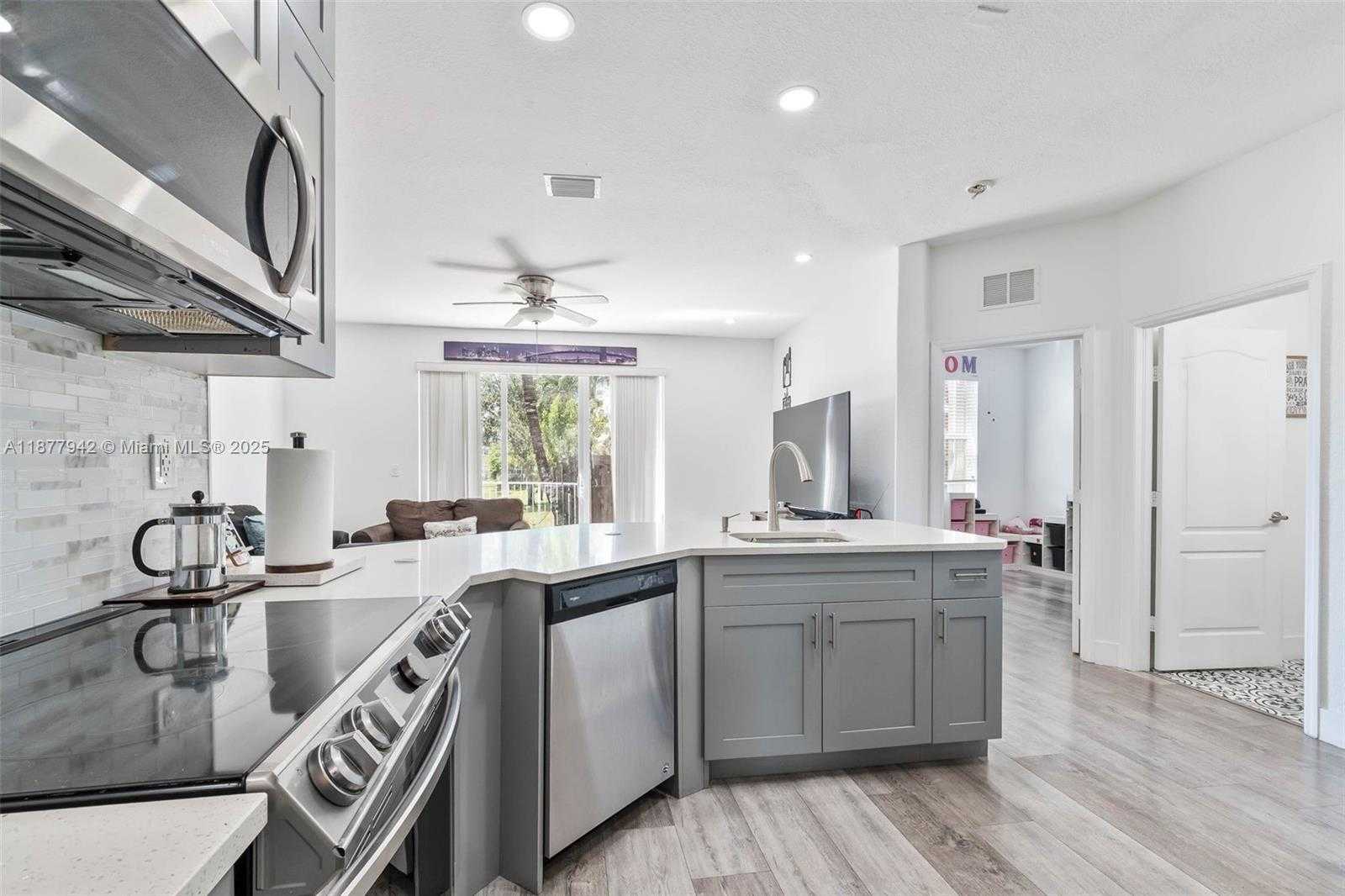 Small Image of 8720 NORTH WEST 109TH CT, Doral Number 14