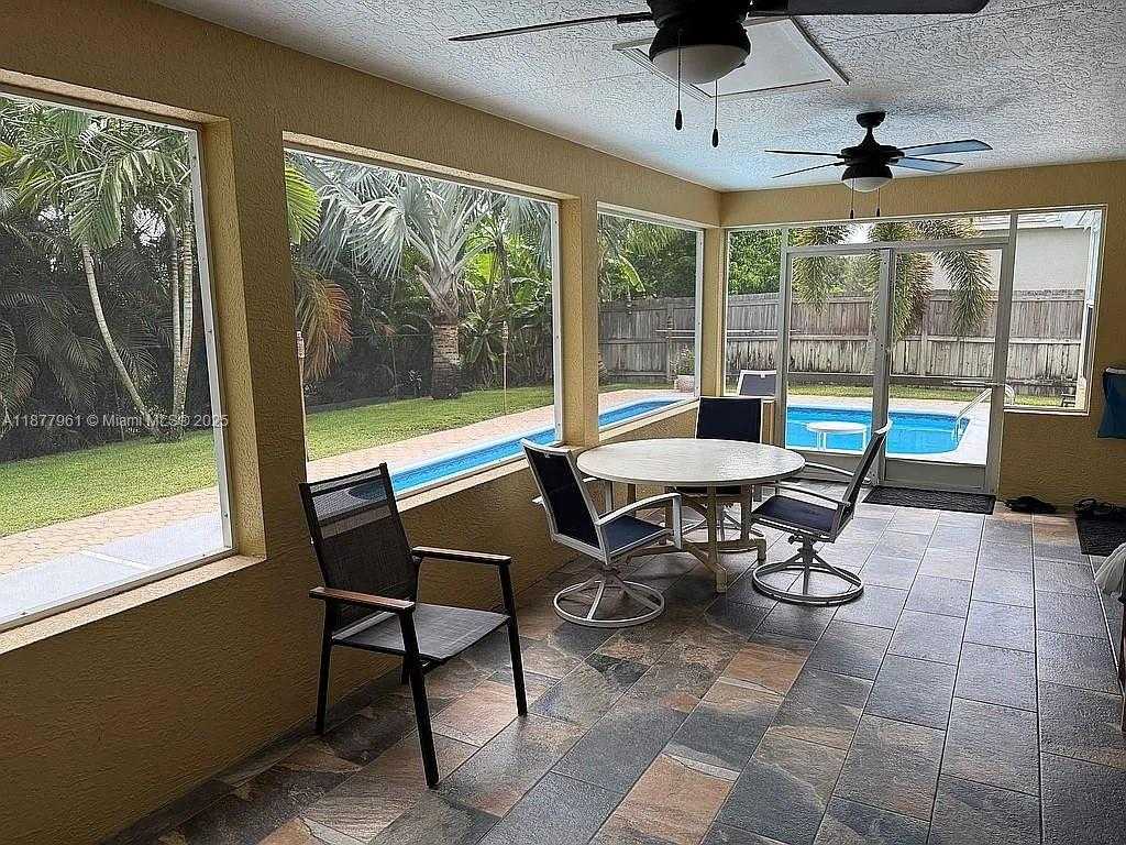 Small Image of 524 SOUTH WEST CRAWFISH DR, Port St. Lucie Number 12