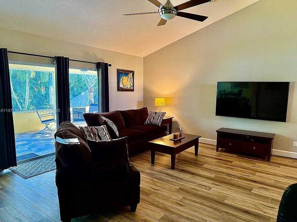 Small Image of 524 SOUTH WEST CRAWFISH DR, Port St. Lucie Number 7