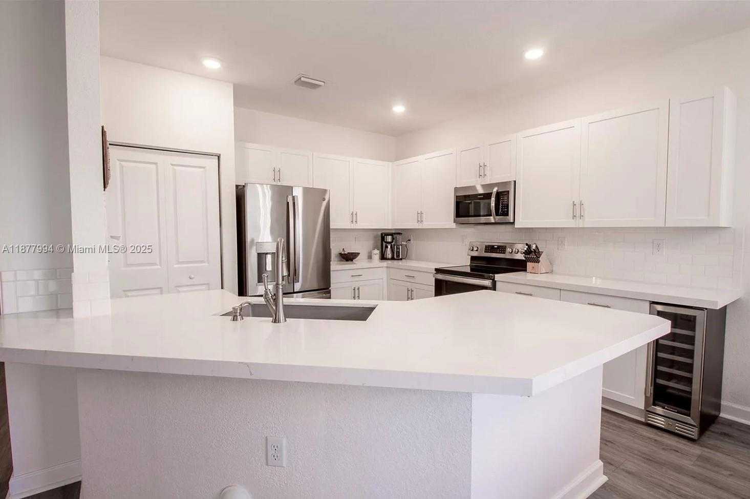 Small Image of 1432 SOUTH EAST 26TH RD, Homestead Number 11