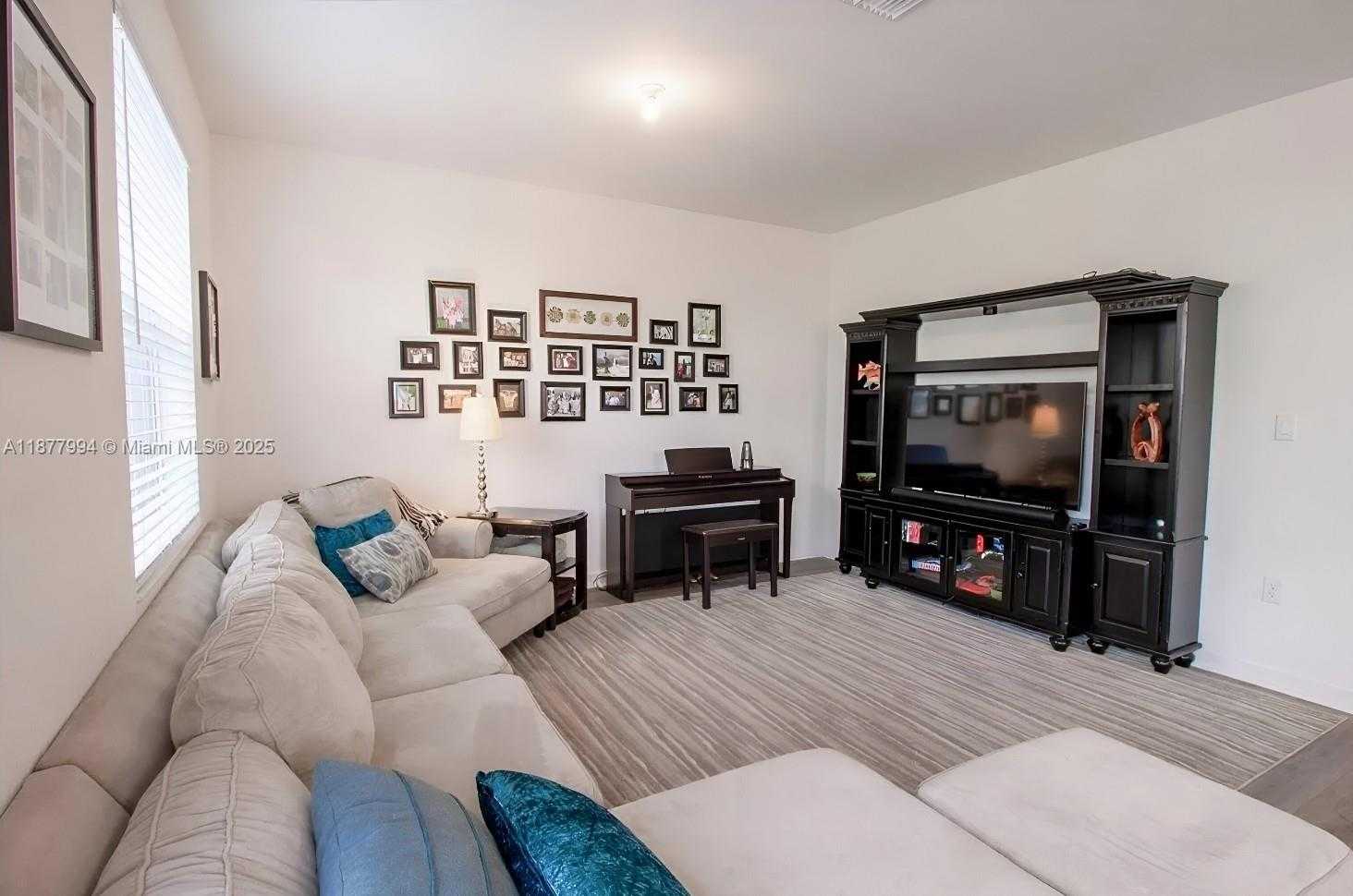 Small Image of 1432 SOUTH EAST 26TH RD, Homestead Number 21