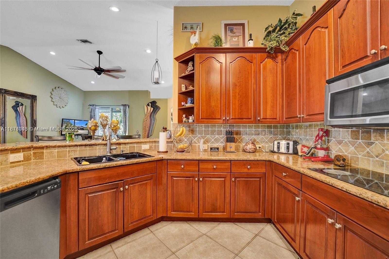 Small Image of 14520 SOUTH WEST 37TH ST, Miramar Number 26