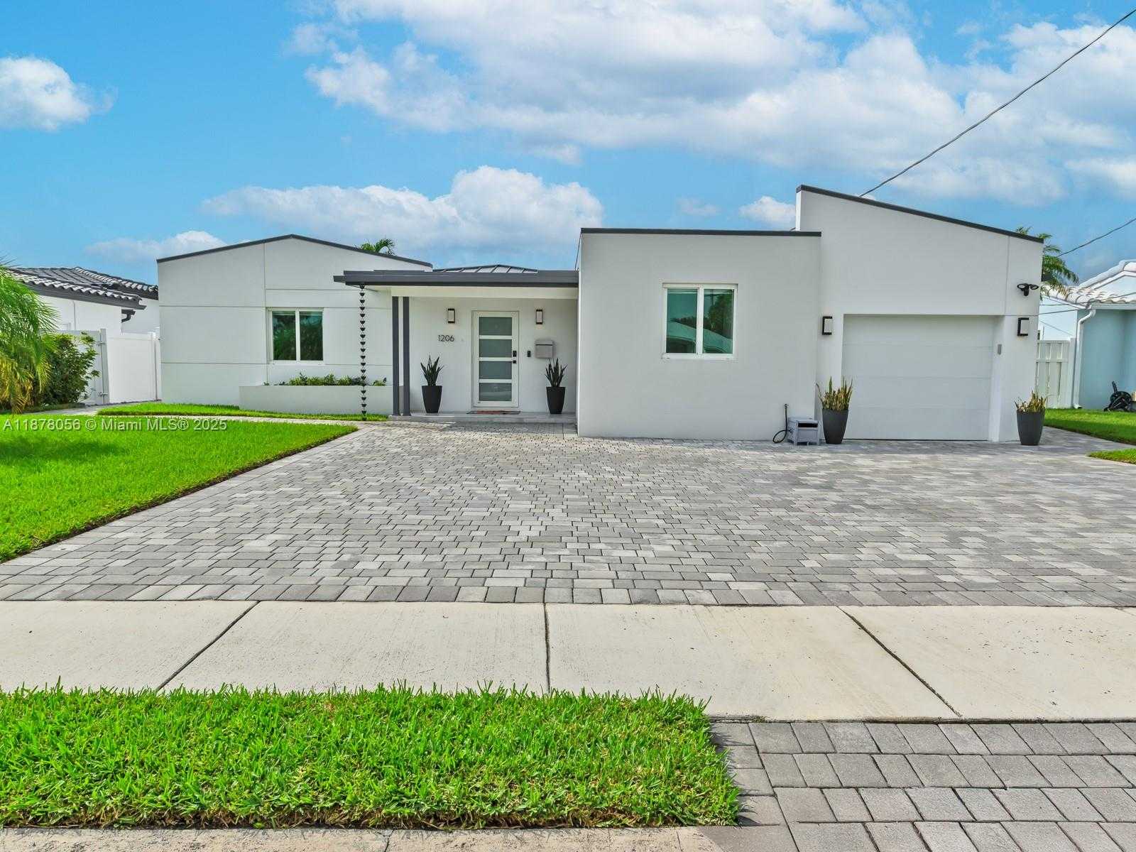 Small Image of 1206 MANGO ISLE, Fort Lauderdale Number 10