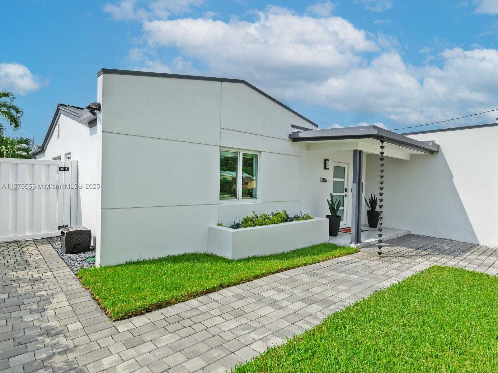 Small Image of 1206 MANGO ISLE, Fort Lauderdale Number 49