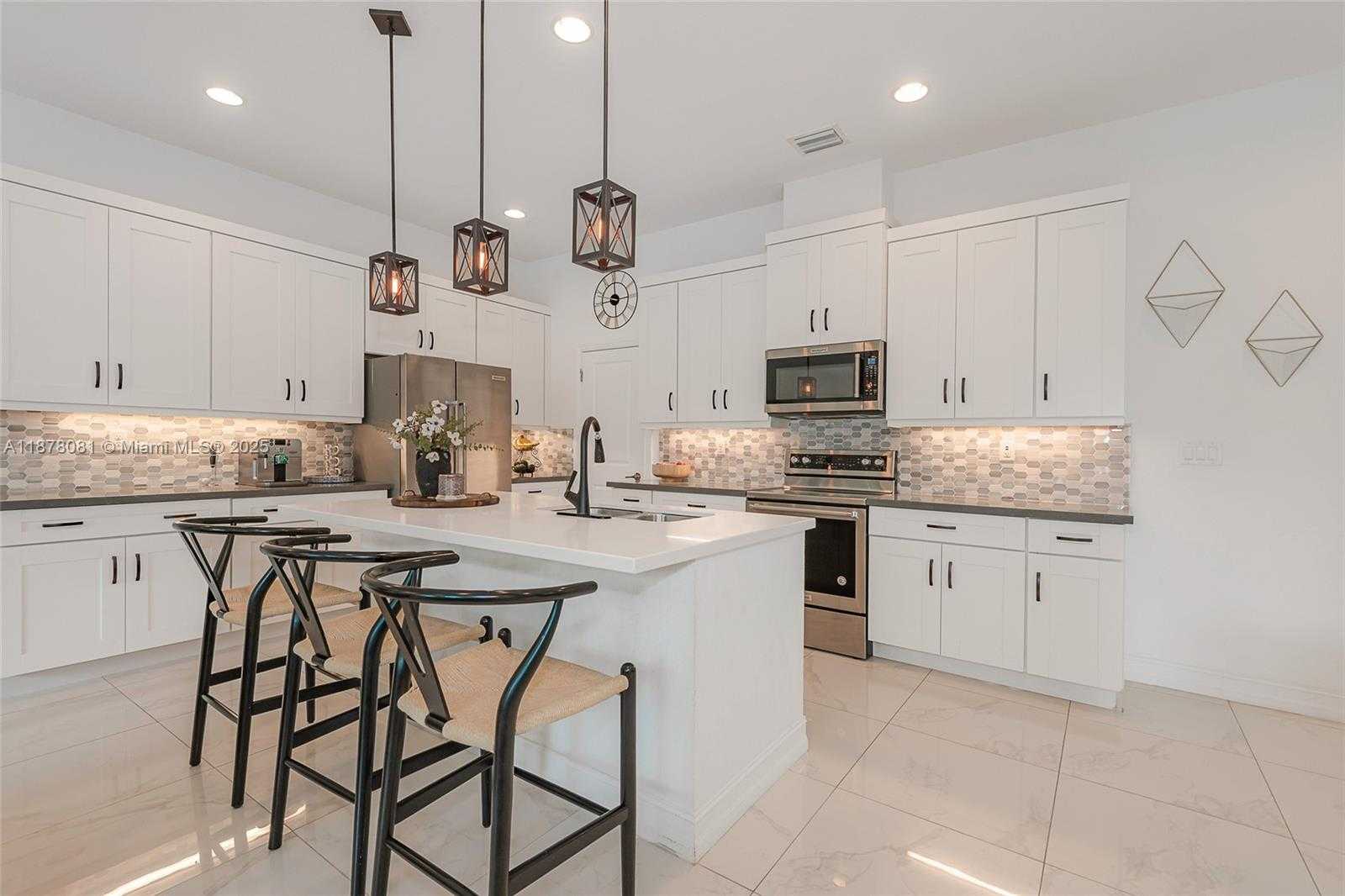 Small Image of 11816 SOUTH WEST 13TH CT, Pembroke Pines Number 16