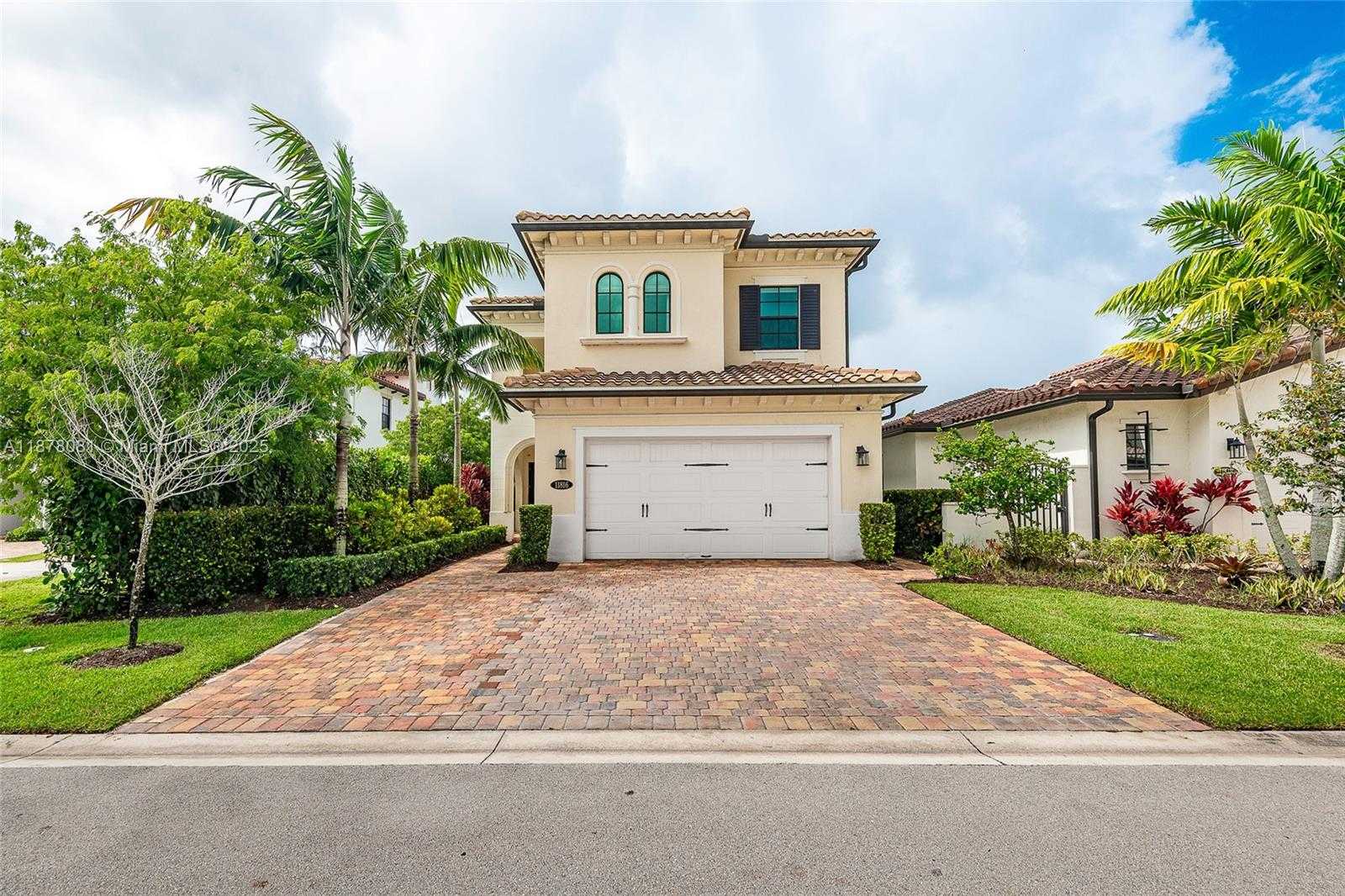 Small Image of 11816 SOUTH WEST 13TH CT, Pembroke Pines Number 2