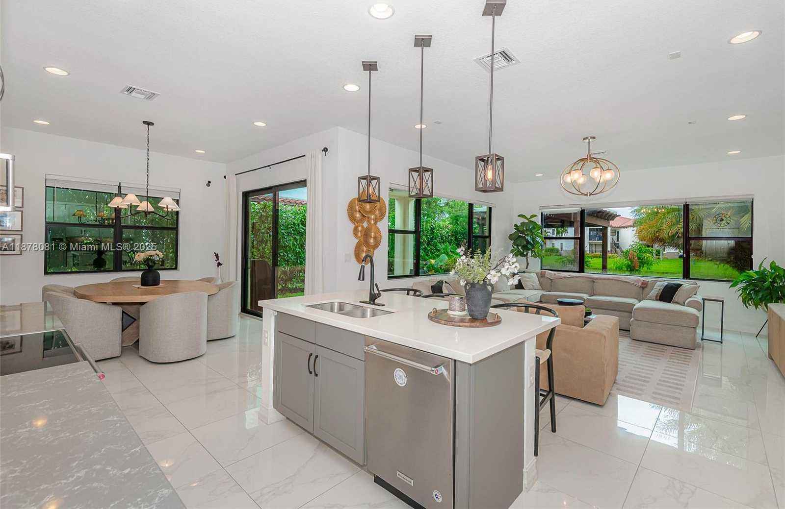 Small Image of 11816 SOUTH WEST 13TH CT, Pembroke Pines Number 21