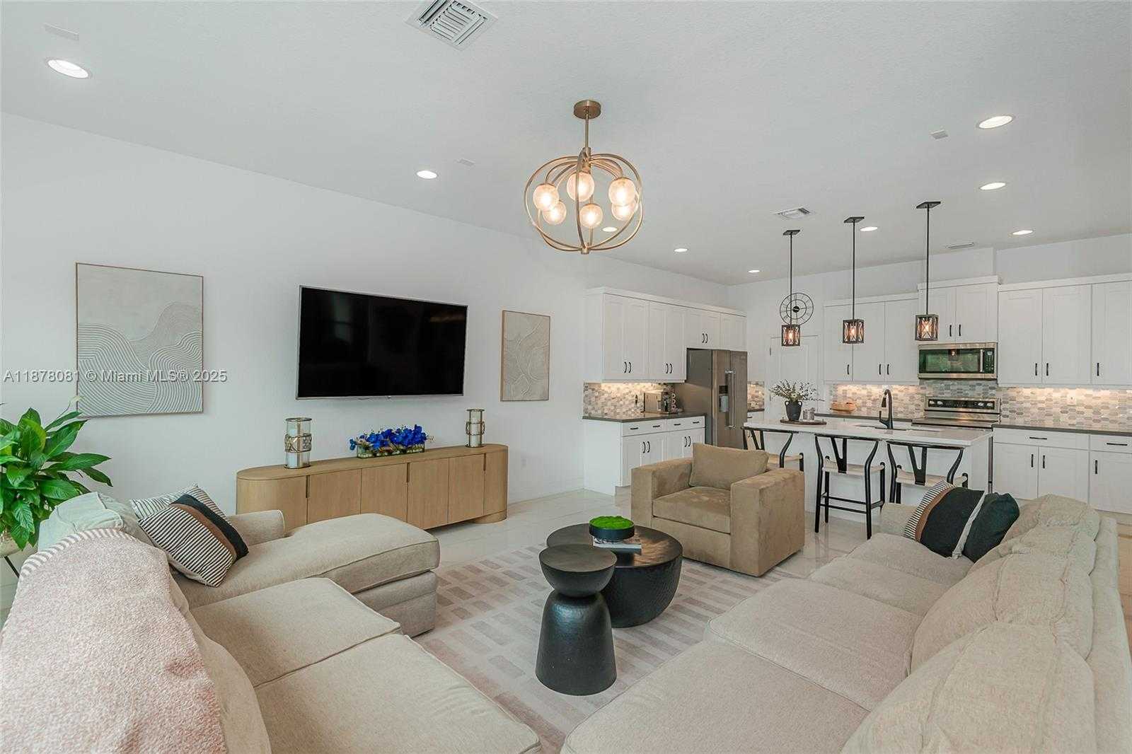 Small Image of 11816 SOUTH WEST 13TH CT, Pembroke Pines Number 22