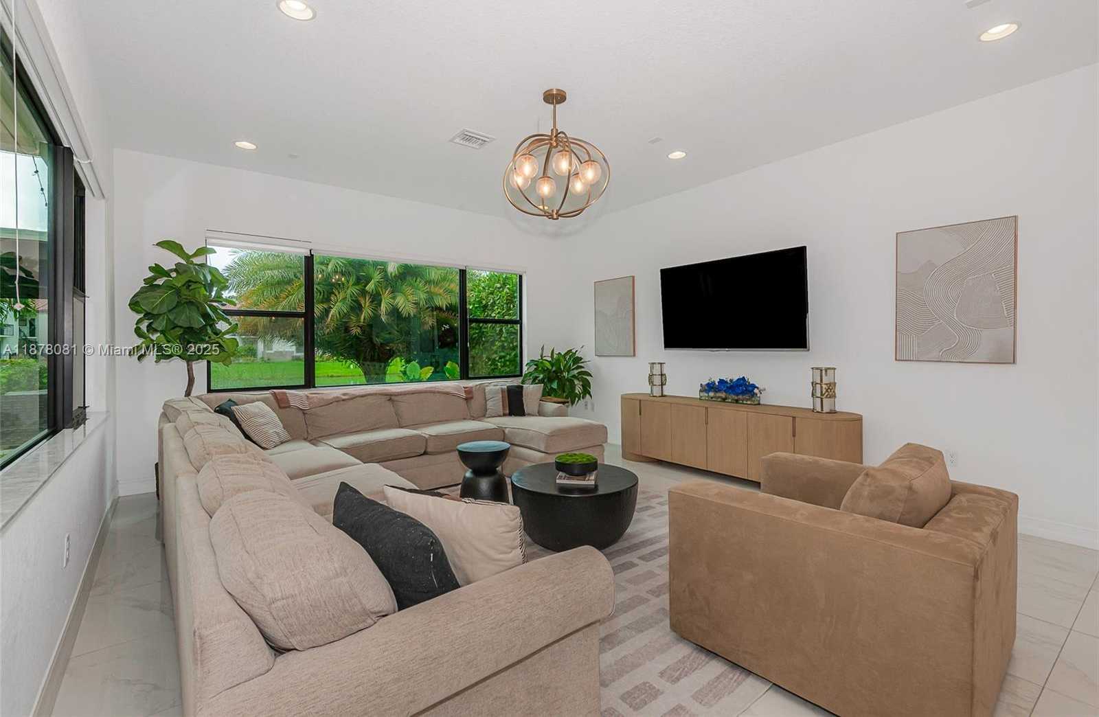 Small Image of 11816 SOUTH WEST 13TH CT, Pembroke Pines Number 23