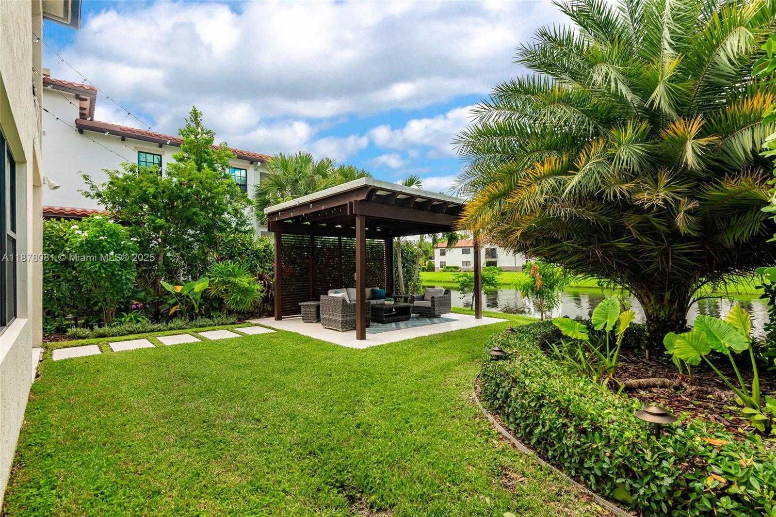 Small Image of 11816 SOUTH WEST 13TH CT, Pembroke Pines Number 24