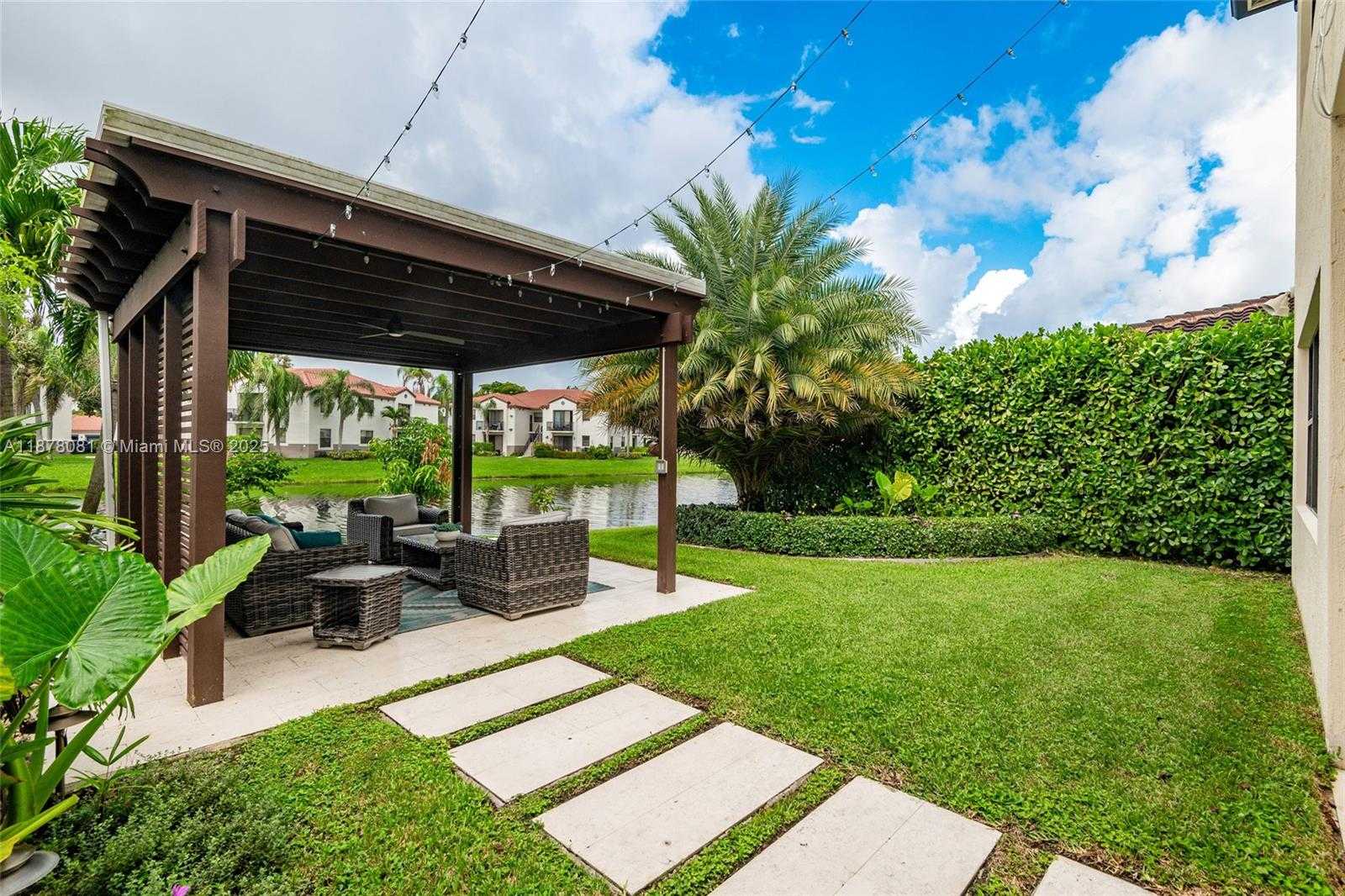 Small Image of 11816 SOUTH WEST 13TH CT, Pembroke Pines Number 25