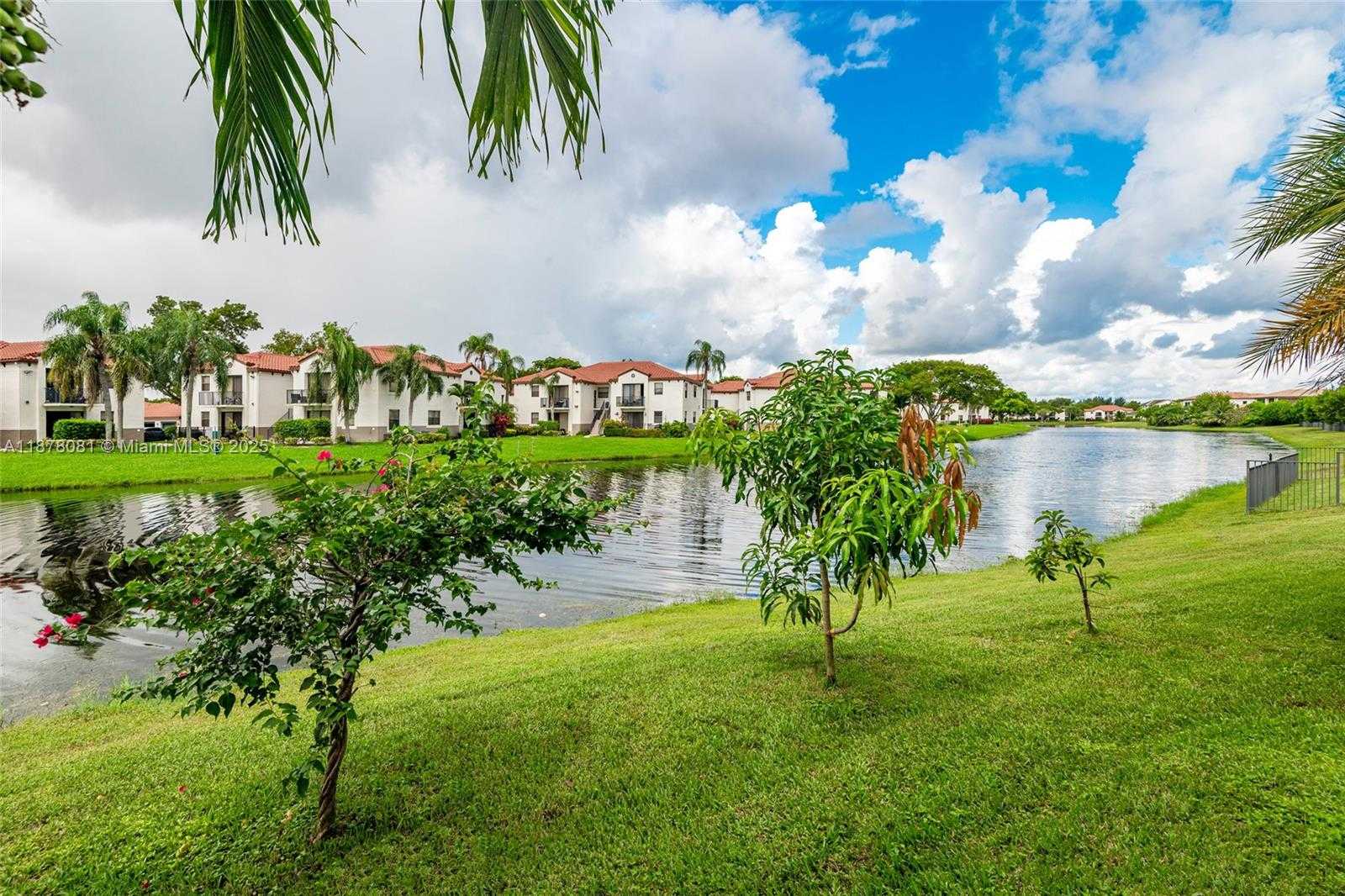 Small Image of 11816 SOUTH WEST 13TH CT, Pembroke Pines Number 26