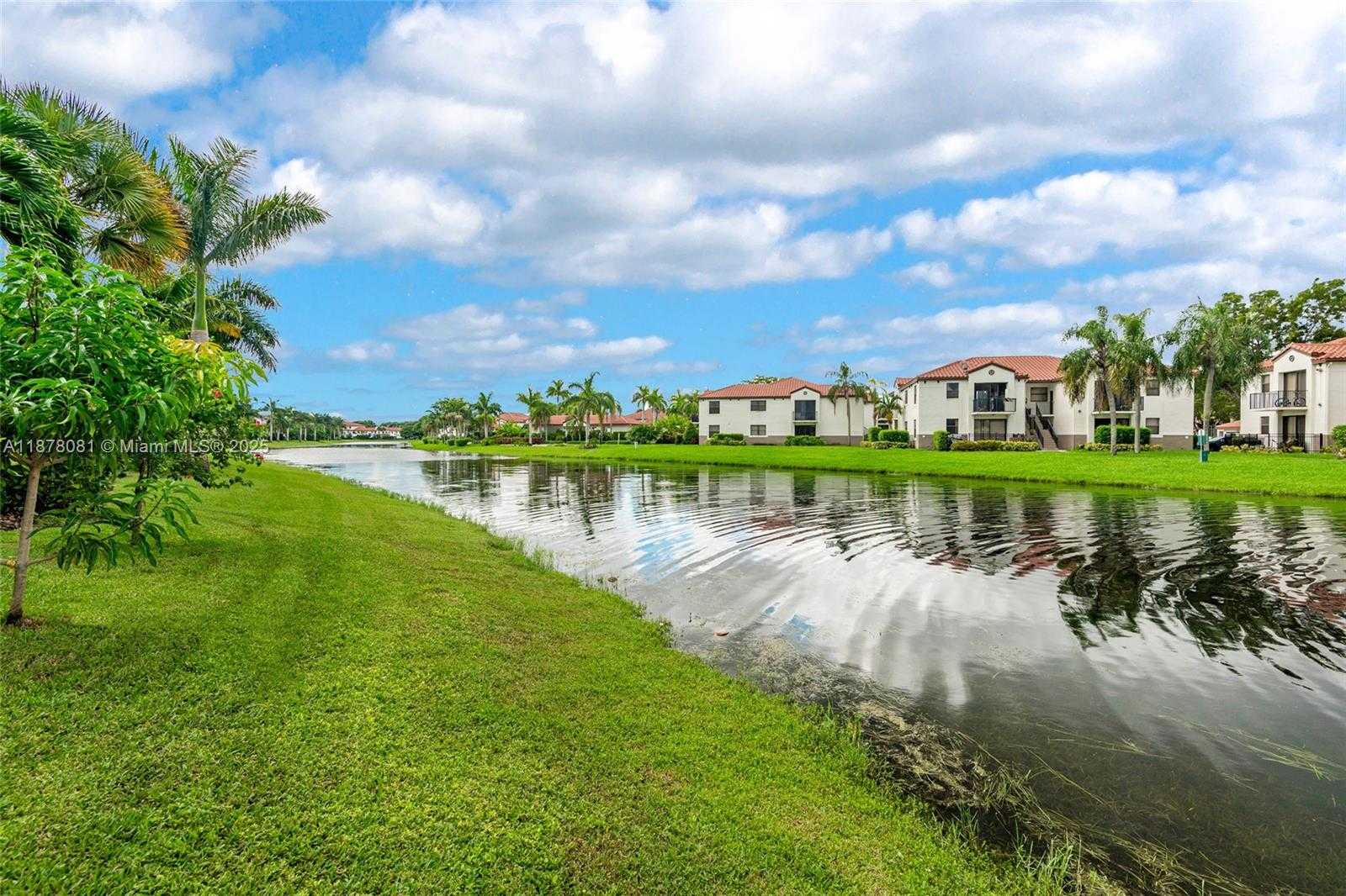 Small Image of 11816 SOUTH WEST 13TH CT, Pembroke Pines Number 28