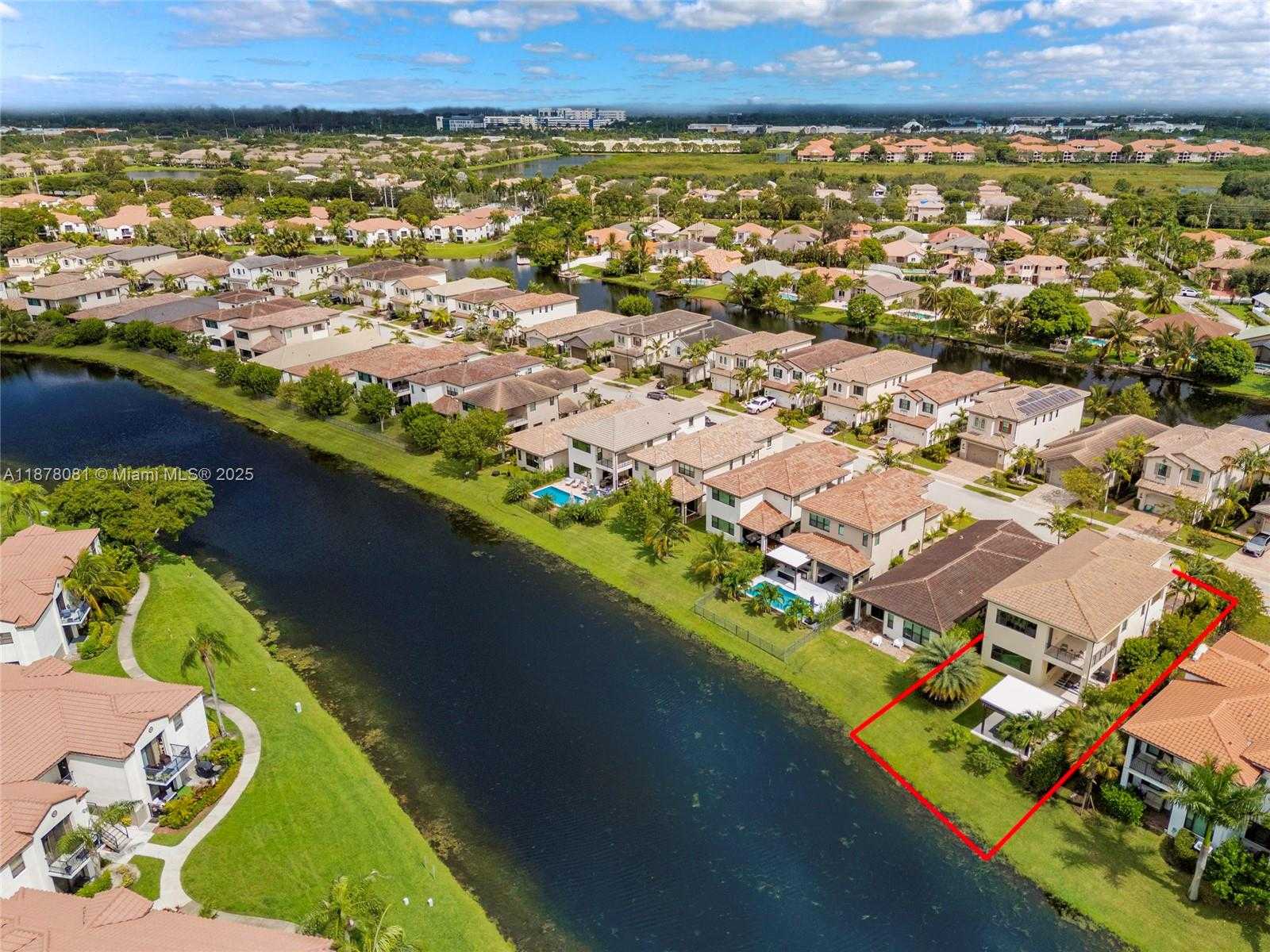 Small Image of 11816 SOUTH WEST 13TH CT, Pembroke Pines Number 3