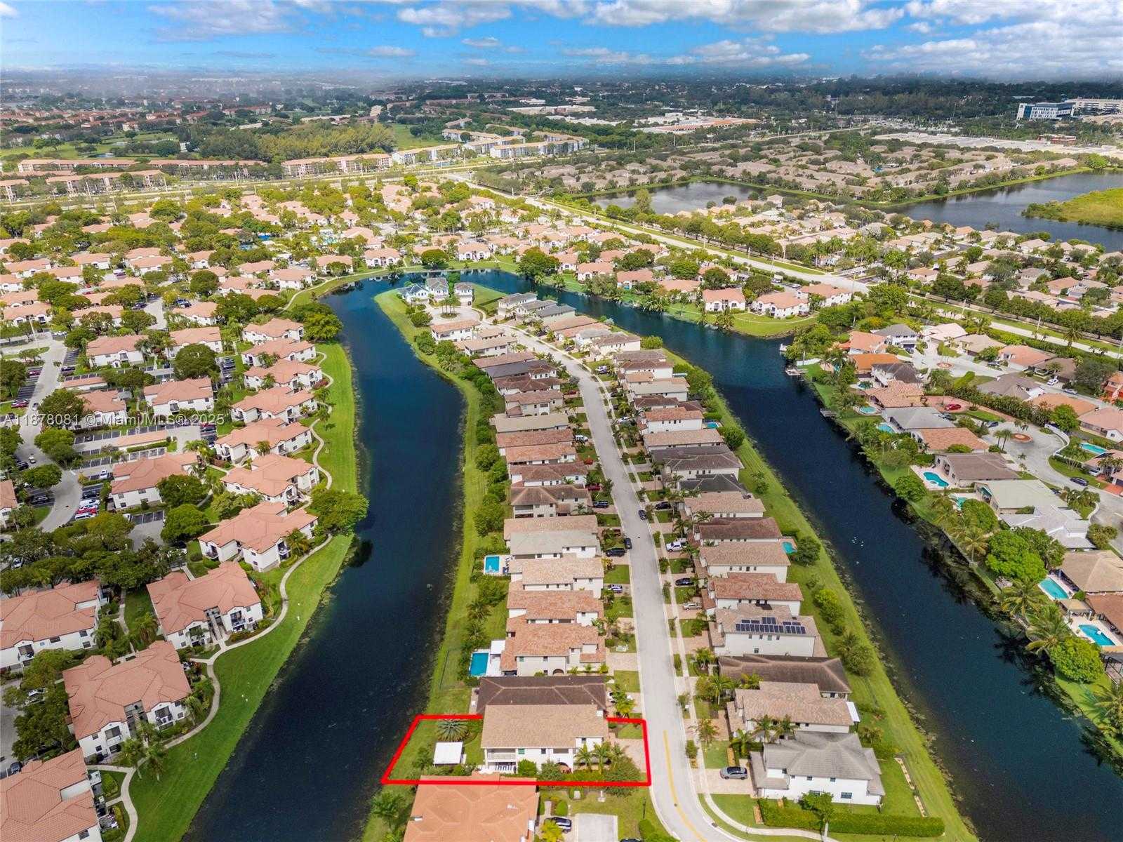 Small Image of 11816 SOUTH WEST 13TH CT, Pembroke Pines Number 31