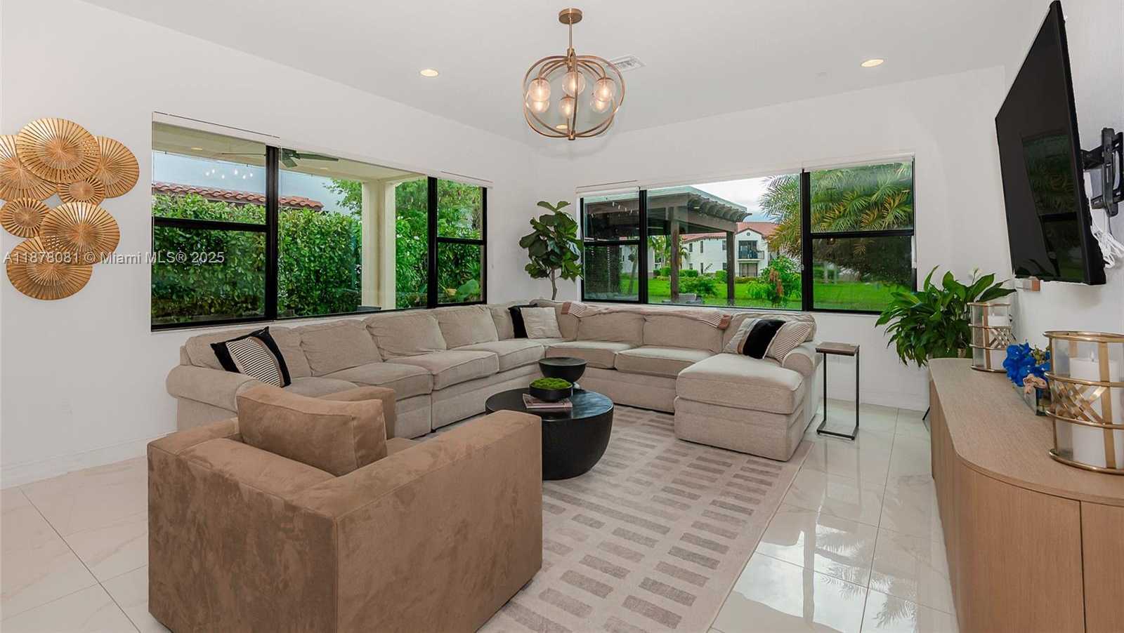 Small Image of 11816 SOUTH WEST 13TH CT, Pembroke Pines Number 32
