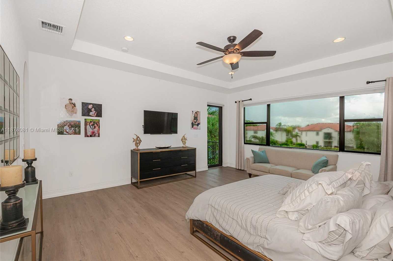 Small Image of 11816 SOUTH WEST 13TH CT, Pembroke Pines Number 37
