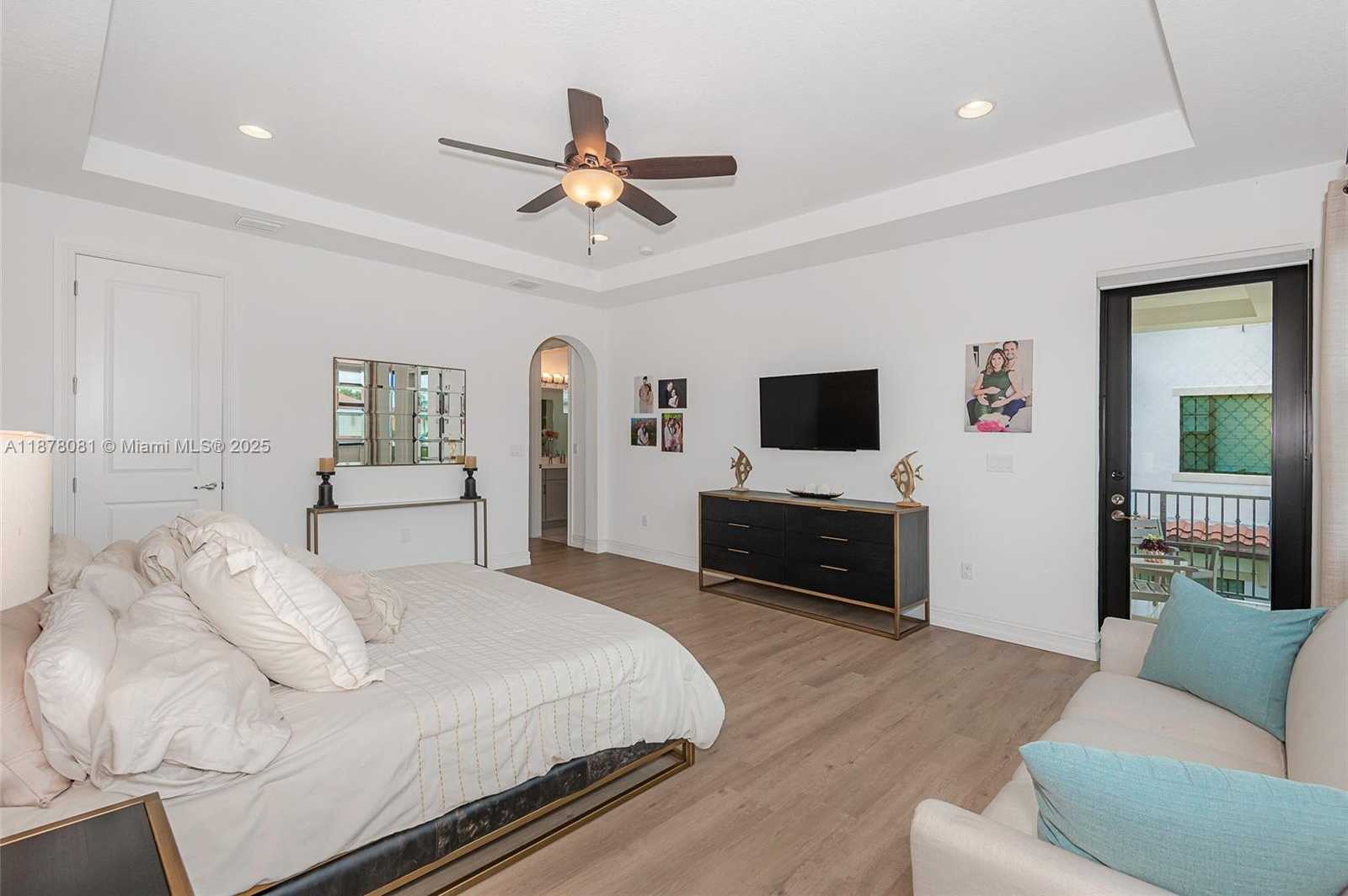 Small Image of 11816 SOUTH WEST 13TH CT, Pembroke Pines Number 38